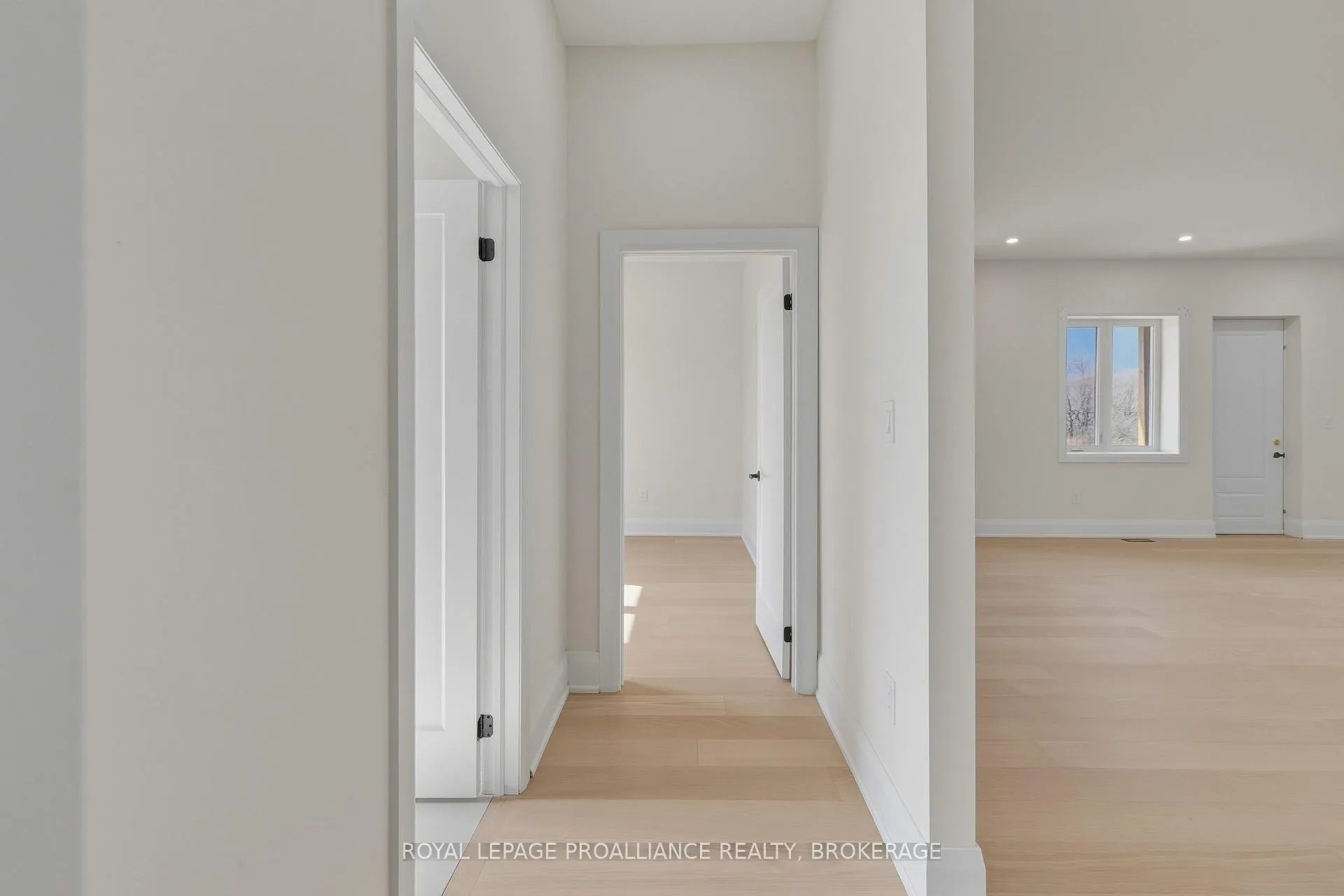 Photo 19 of 138 Hineman Street, Kingston, City North of 401 — HOMEH