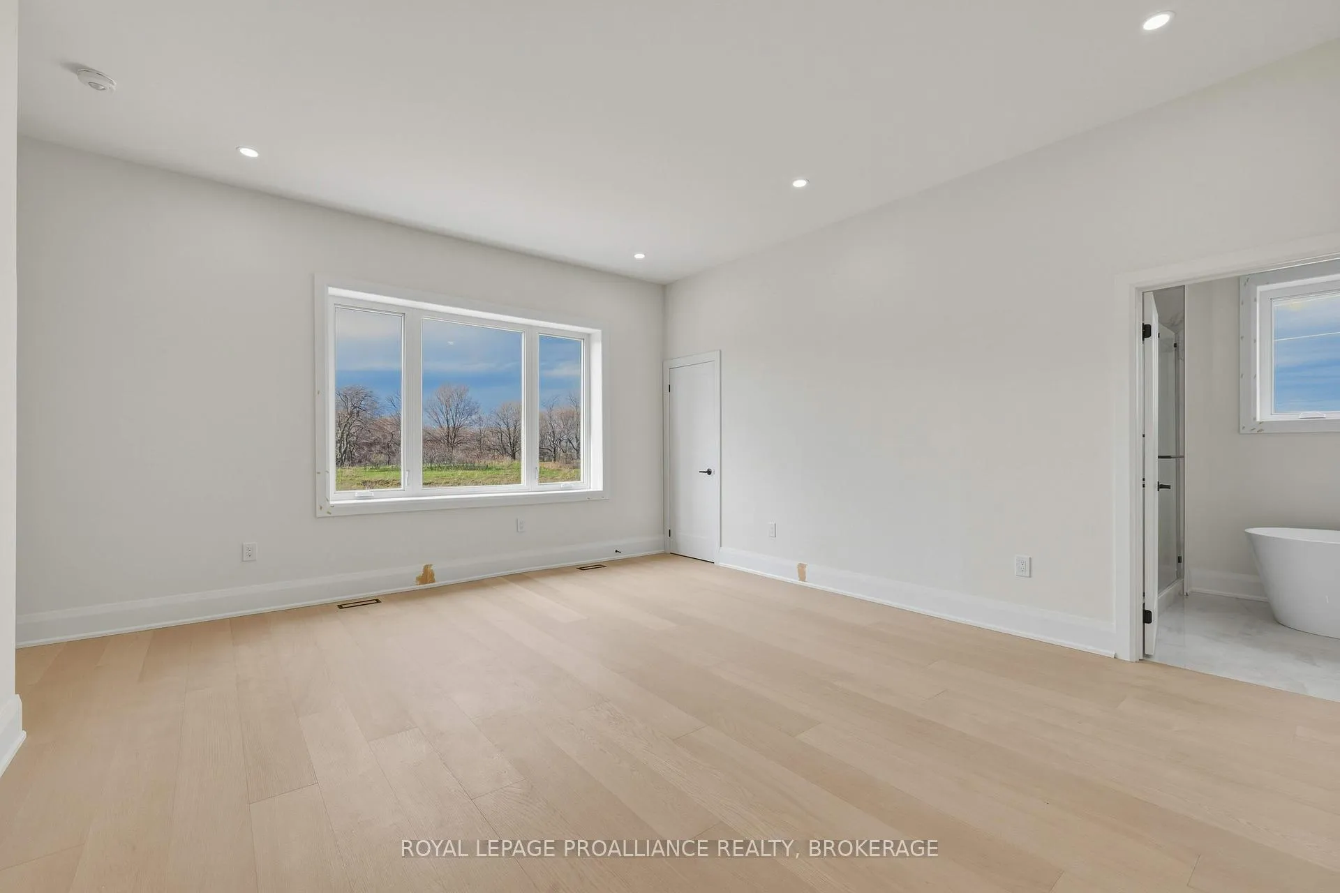 Photo 20 of 138 Hineman Street, Kingston, City North of 401 — HOMEH