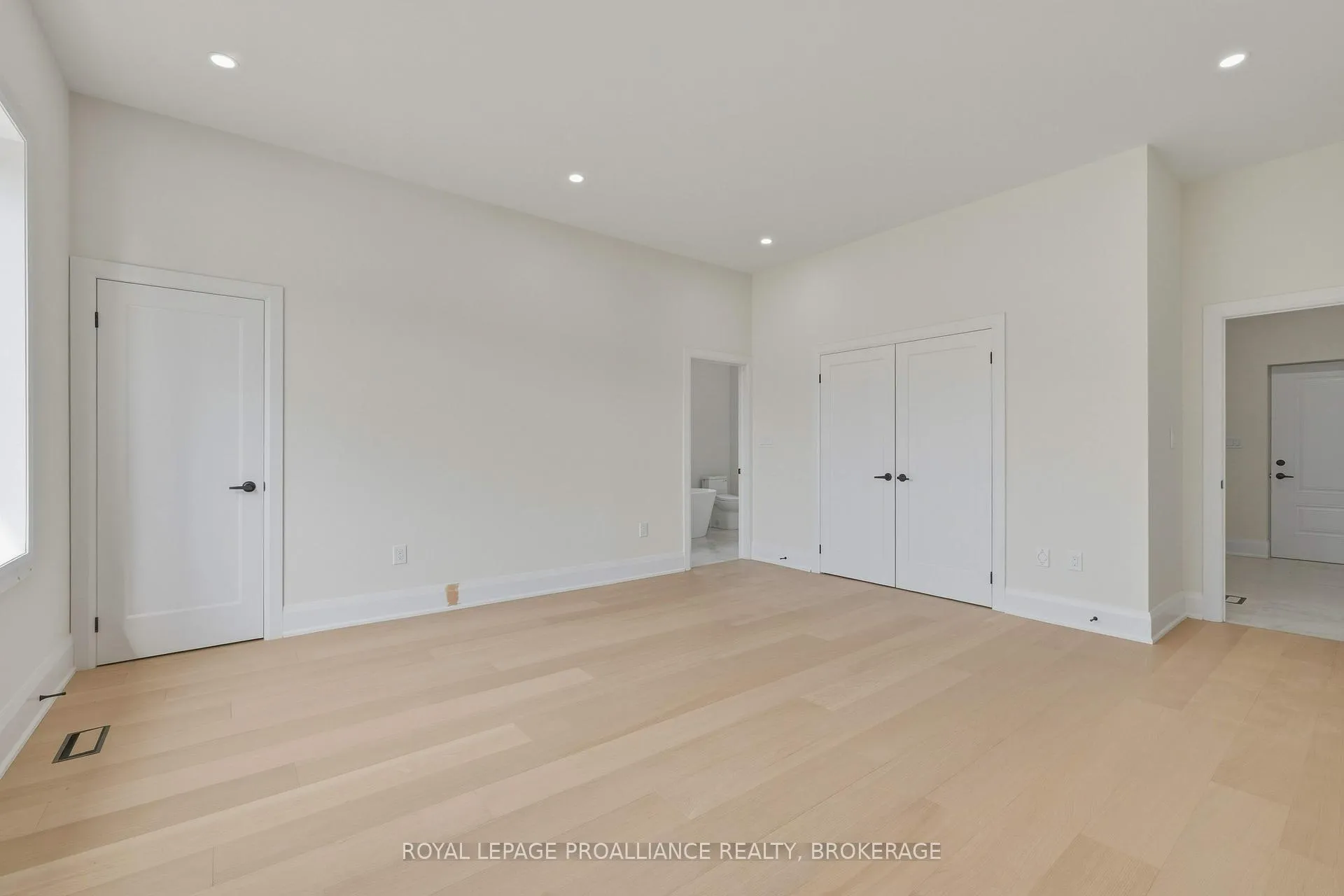 Photo 21 of 138 Hineman Street, Kingston, City North of 401 — HOMEH