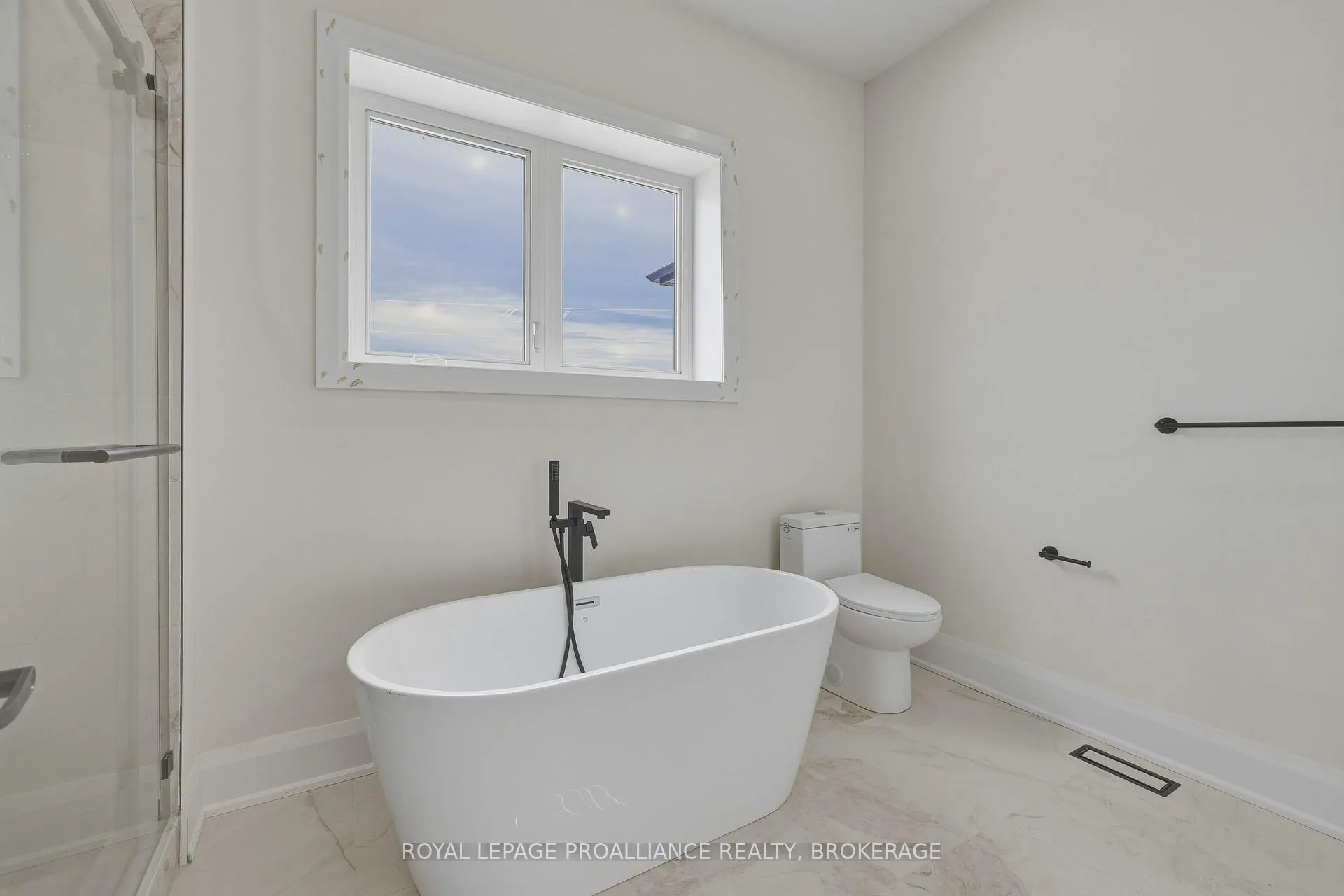 Photo 22 of 138 Hineman Street, Kingston, City North of 401 — HOMEH