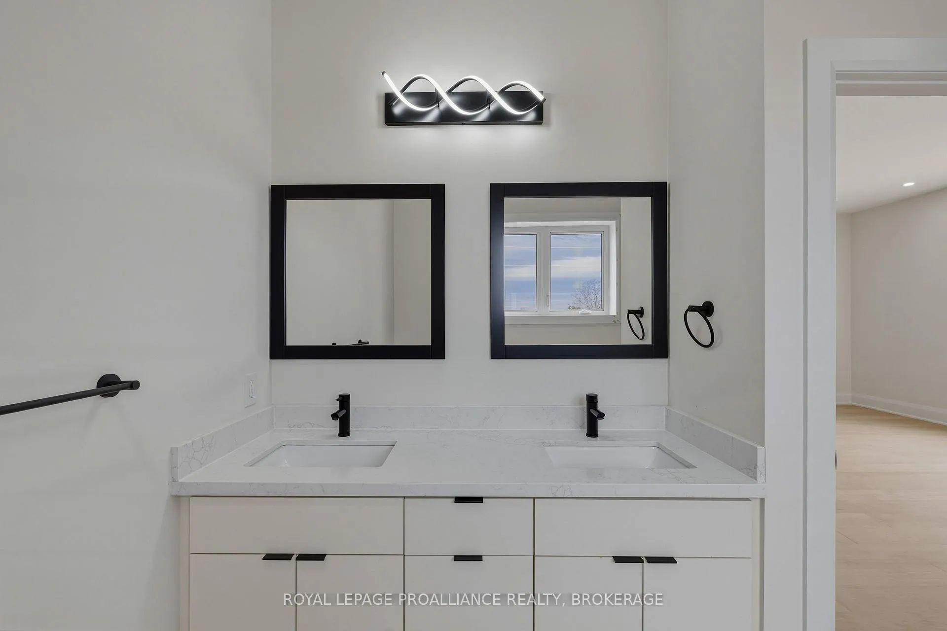 Photo 23 of 138 Hineman Street, Kingston, City North of 401 — HOMEH