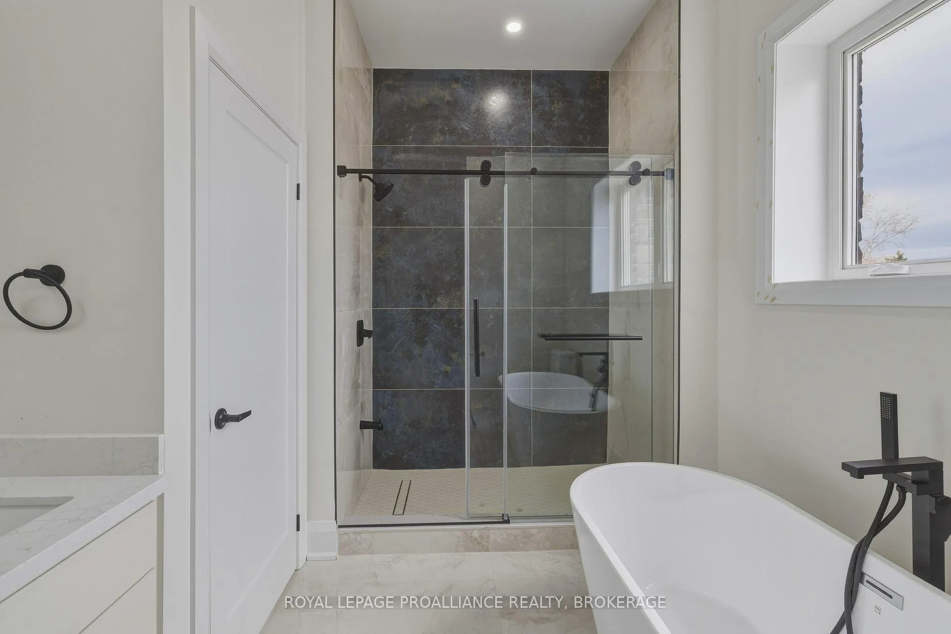Photo 24 of 138 Hineman Street, Kingston, City North of 401 — HOMEH