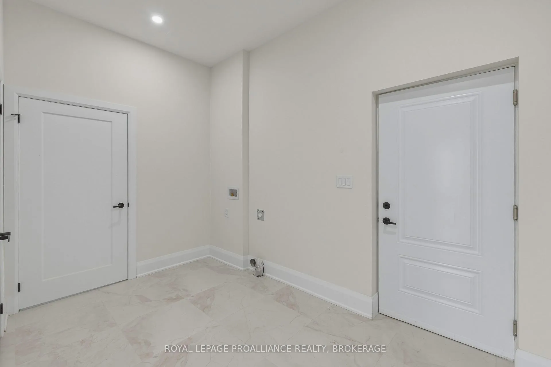 Photo 25 of 138 Hineman Street, Kingston, City North of 401 — HOMEH