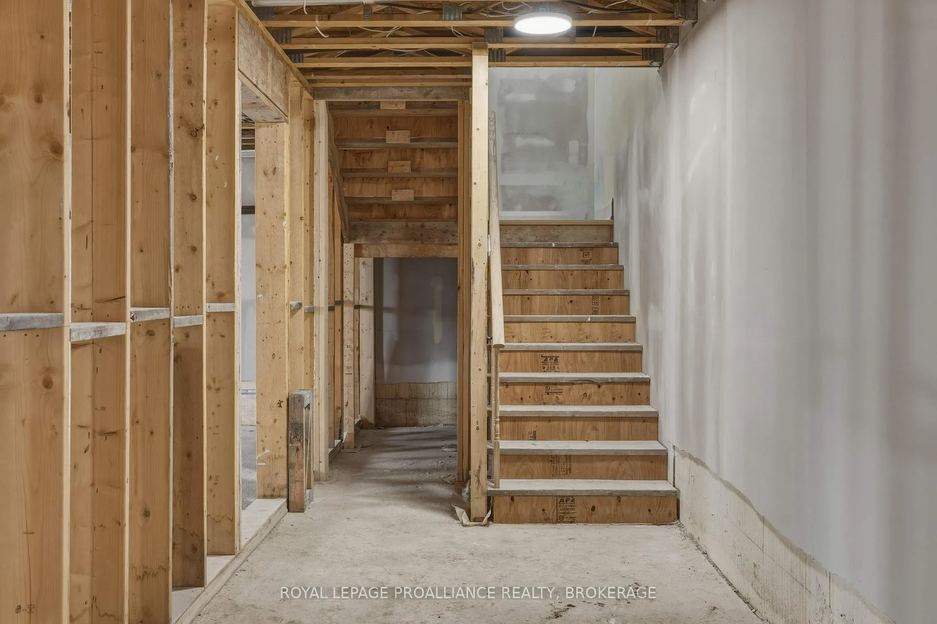 Photo 27 of 138 Hineman Street, Kingston, City North of 401 — HOMEH