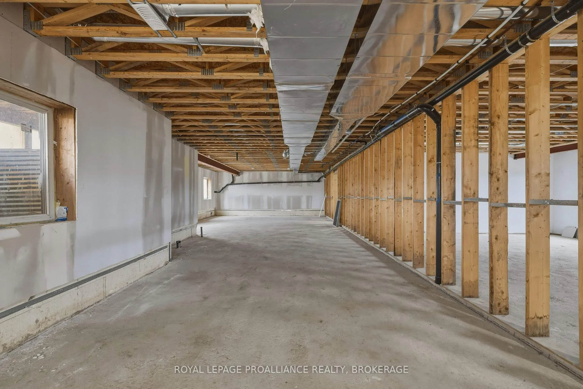 Photo 30 of 138 Hineman Street, Kingston, City North of 401 — HOMEH
