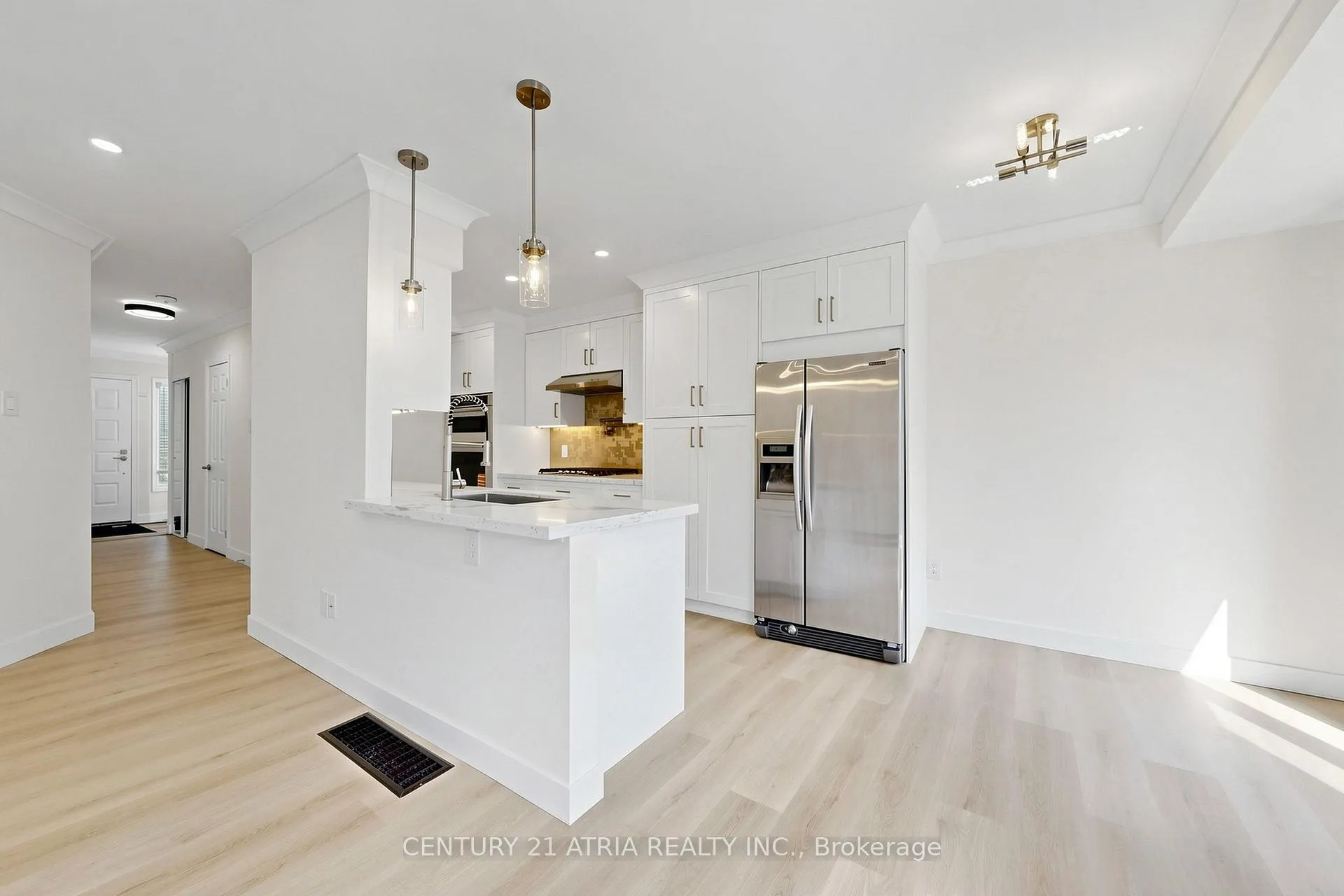 Photo 8 of 7 Anderson Place, Aurora, Aurora Highlands — HOMEH