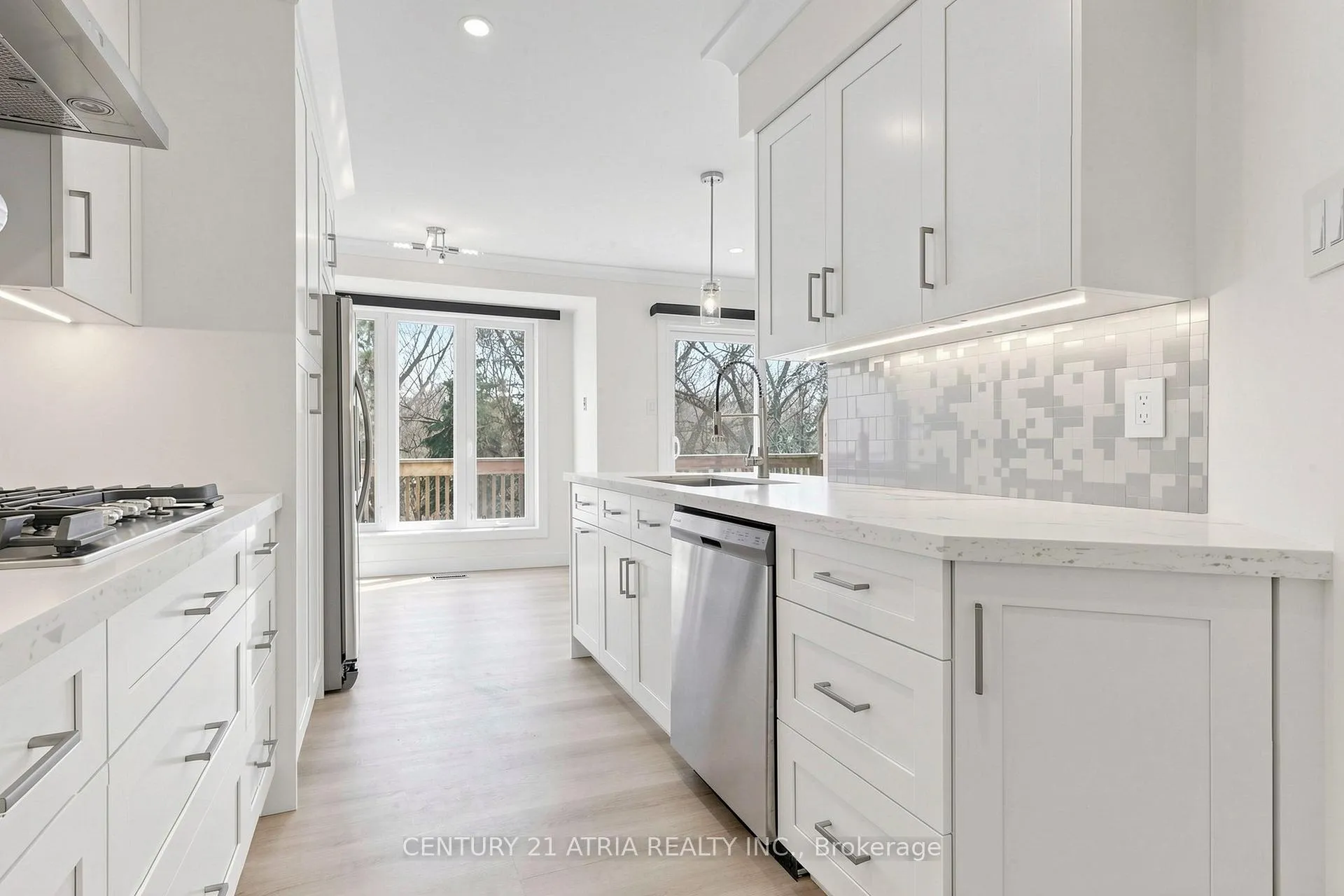 Photo 9 of 7 Anderson Place, Aurora, Aurora Highlands — HOMEH