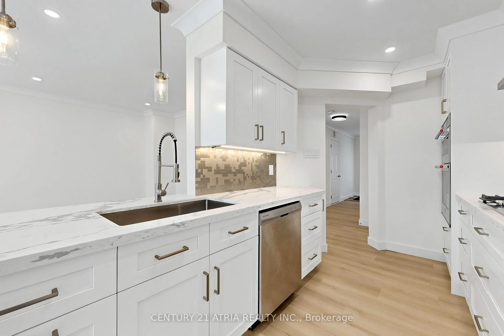 Photo 12 of 7 Anderson Place, Aurora, Aurora Highlands — HOMEH