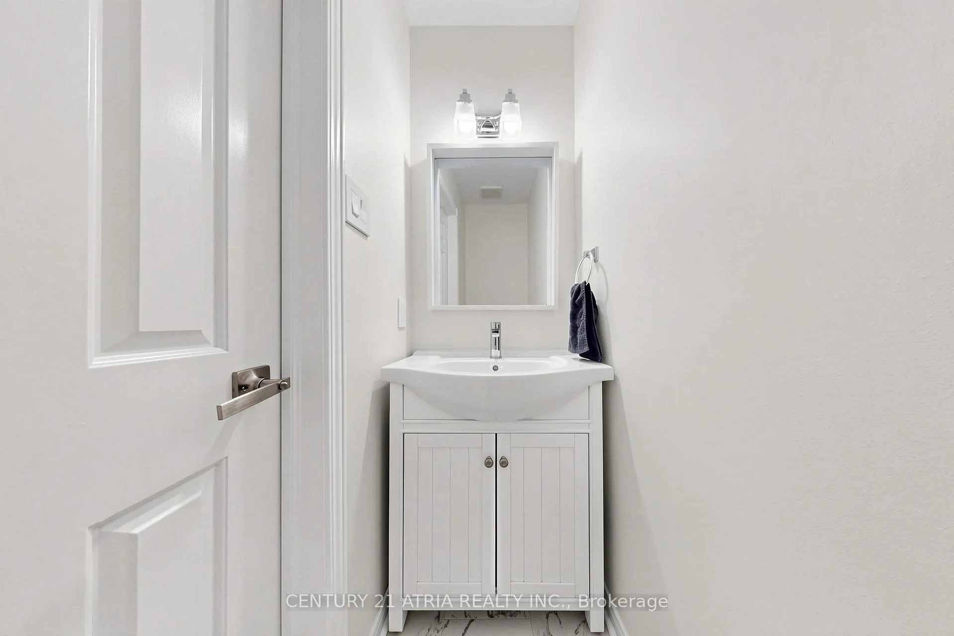Photo 16 of 7 Anderson Place, Aurora, Aurora Highlands — HOMEH