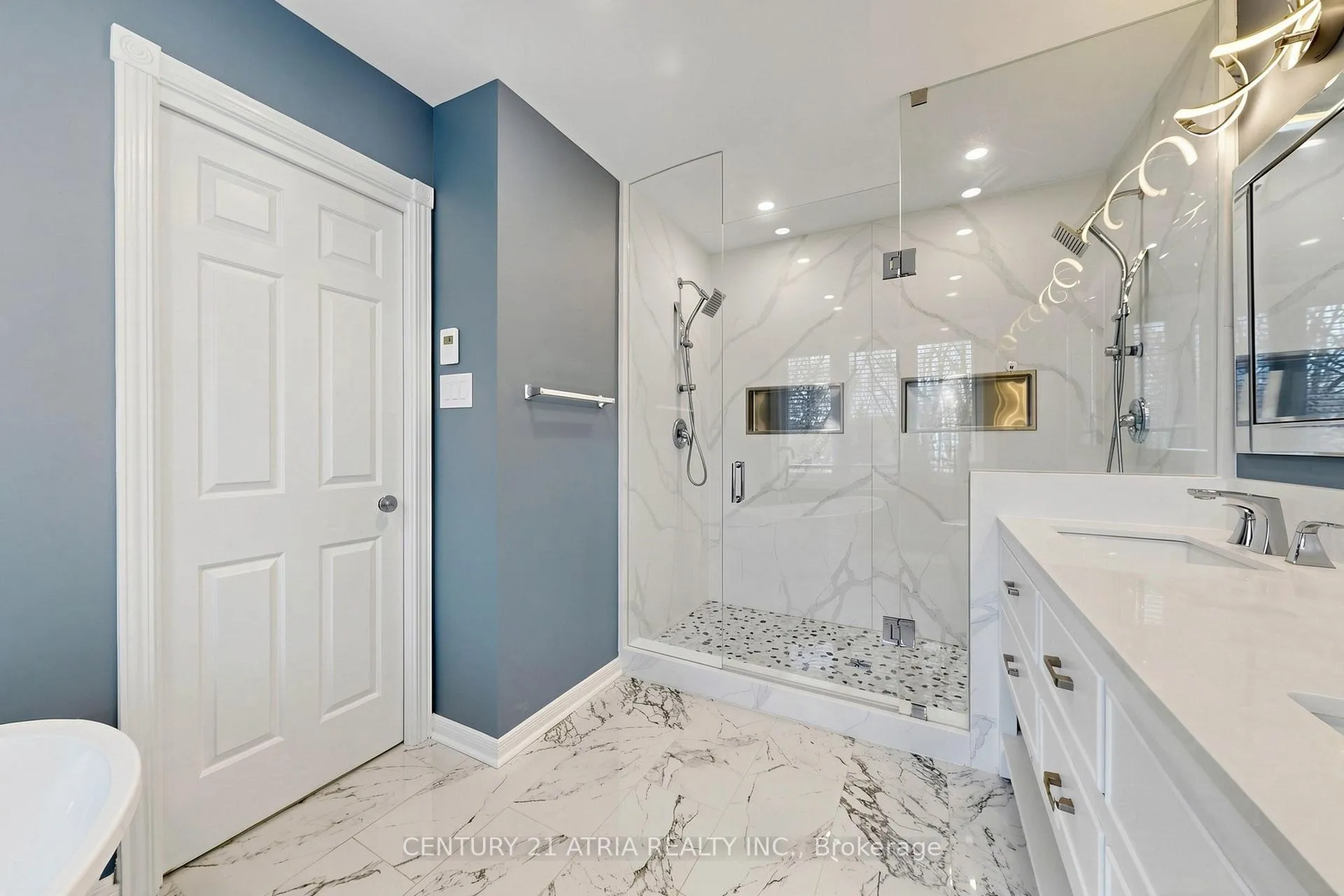 Photo 28 of 7 Anderson Place, Aurora, Aurora Highlands — HOMEH