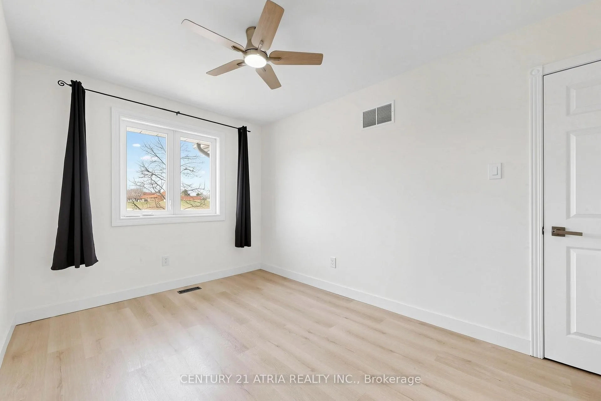 Photo 32 of 7 Anderson Place, Aurora, Aurora Highlands — HOMEH