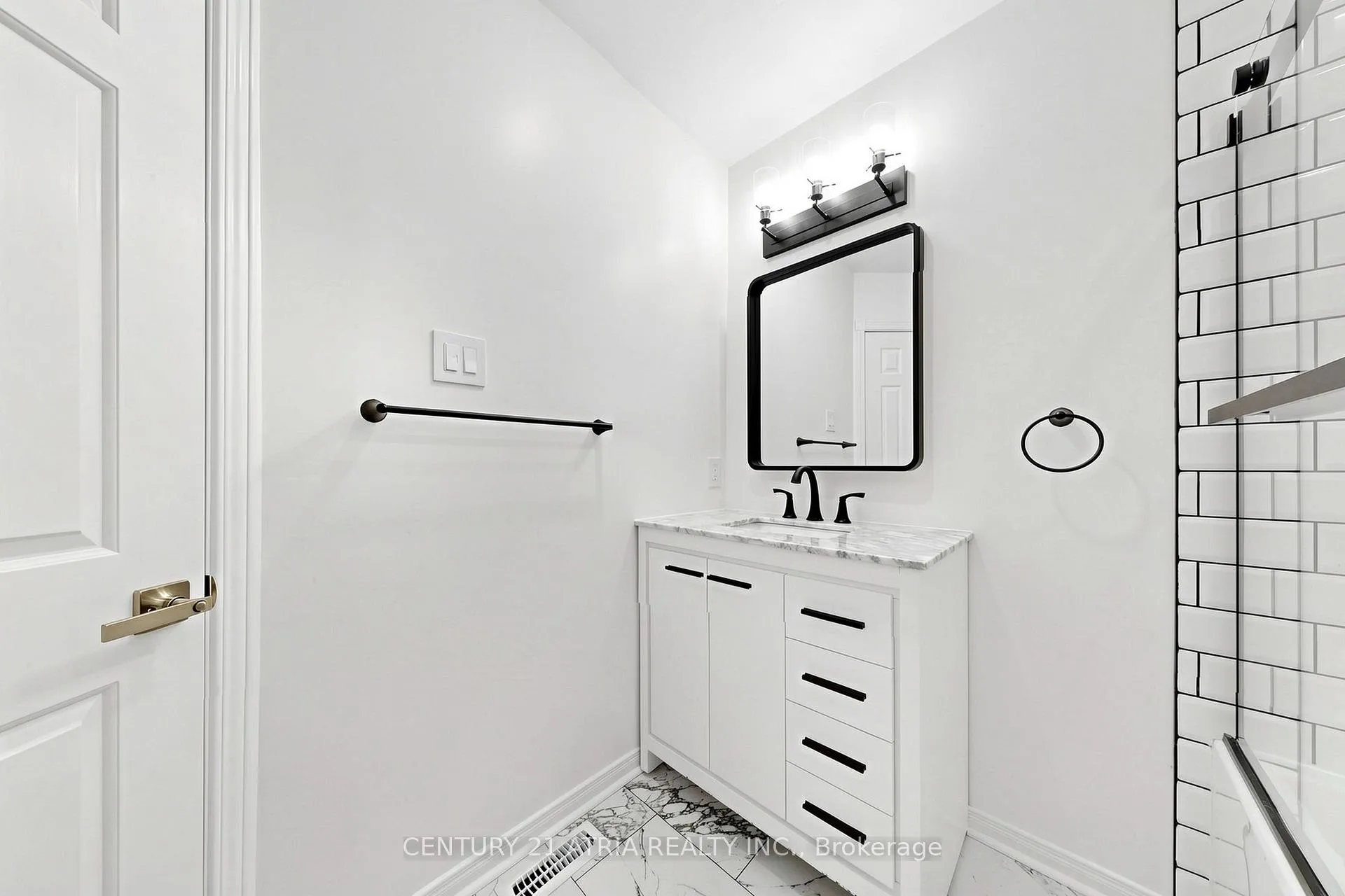 Photo 34 of 7 Anderson Place, Aurora, Aurora Highlands — HOMEH