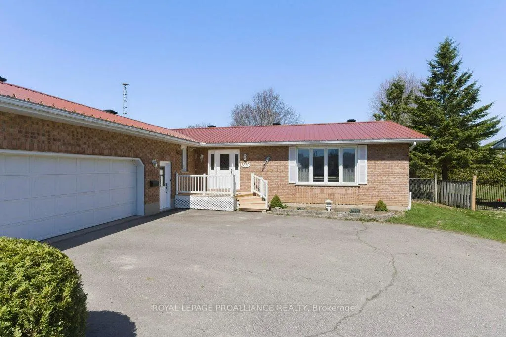 Photo 2 of 5320 Maple Street, Edwardsburgh/Cardinal, Town of Cardinal — HOMEH