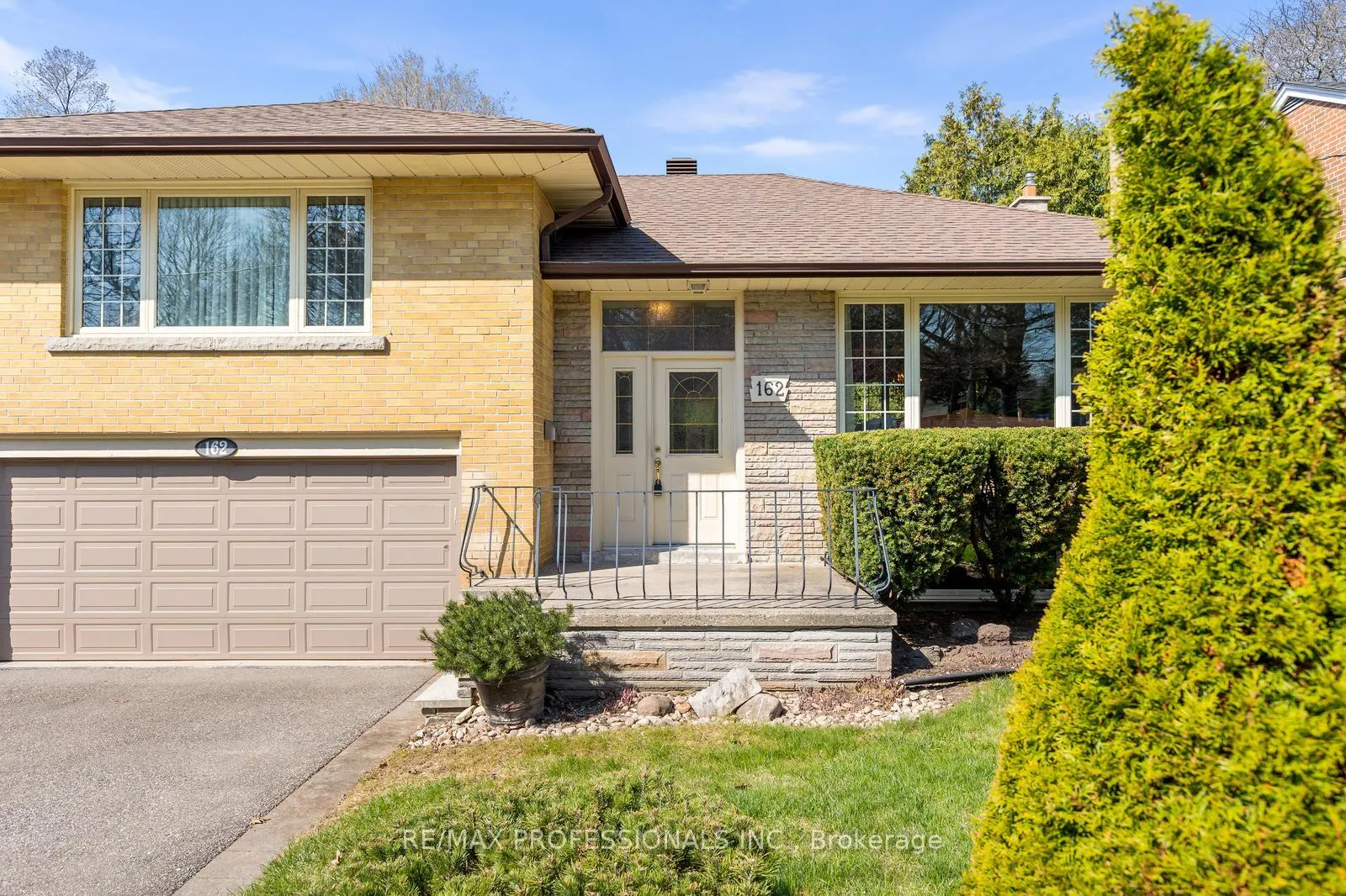 Photo 2 of 162 Lloyd Manor Road, Etobicoke, Princess-Rosethorn — HOMEH