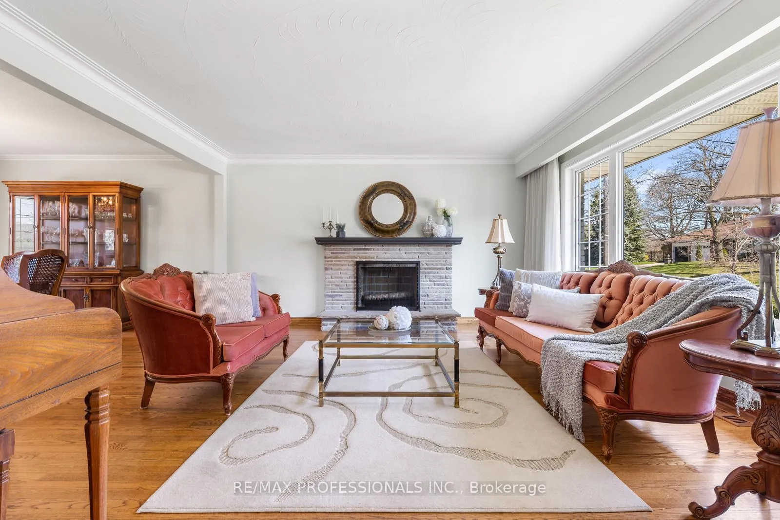 Photo 5 of 162 Lloyd Manor Road, Etobicoke, Princess-Rosethorn — HOMEH
