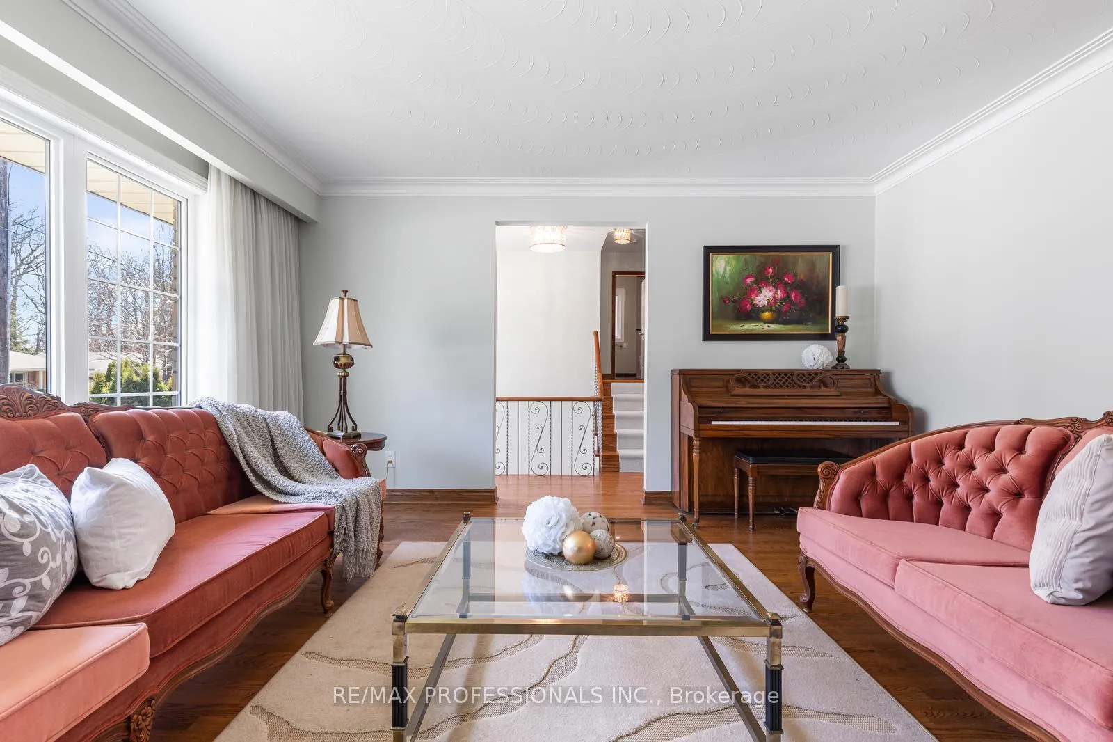 Photo 9 of 162 Lloyd Manor Road, Etobicoke, Princess-Rosethorn — HOMEH