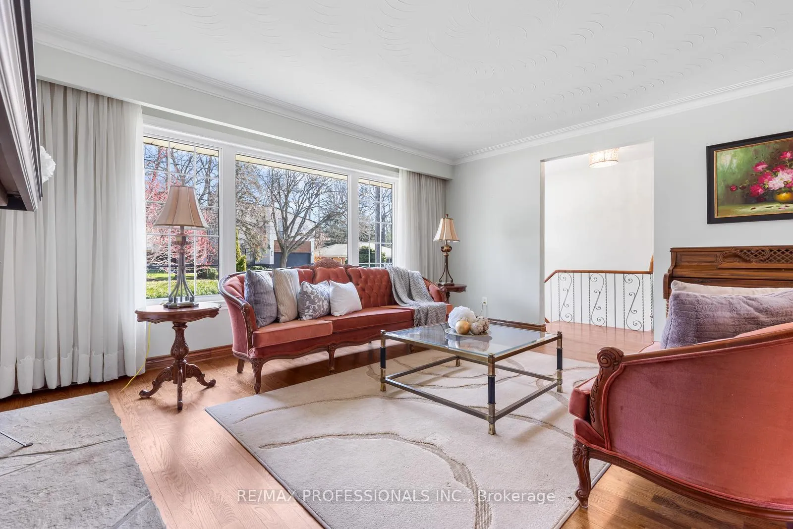 Photo 10 of 162 Lloyd Manor Road, Etobicoke, Princess-Rosethorn — HOMEH