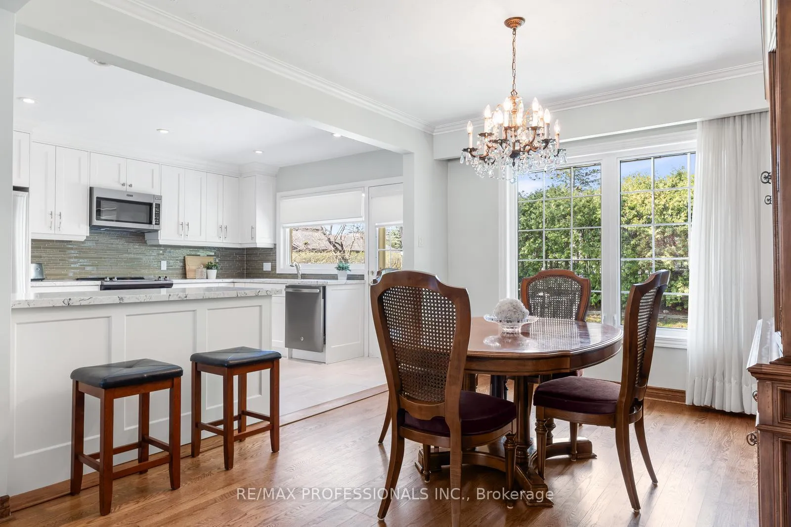 Photo 11 of 162 Lloyd Manor Road, Etobicoke, Princess-Rosethorn — HOMEH