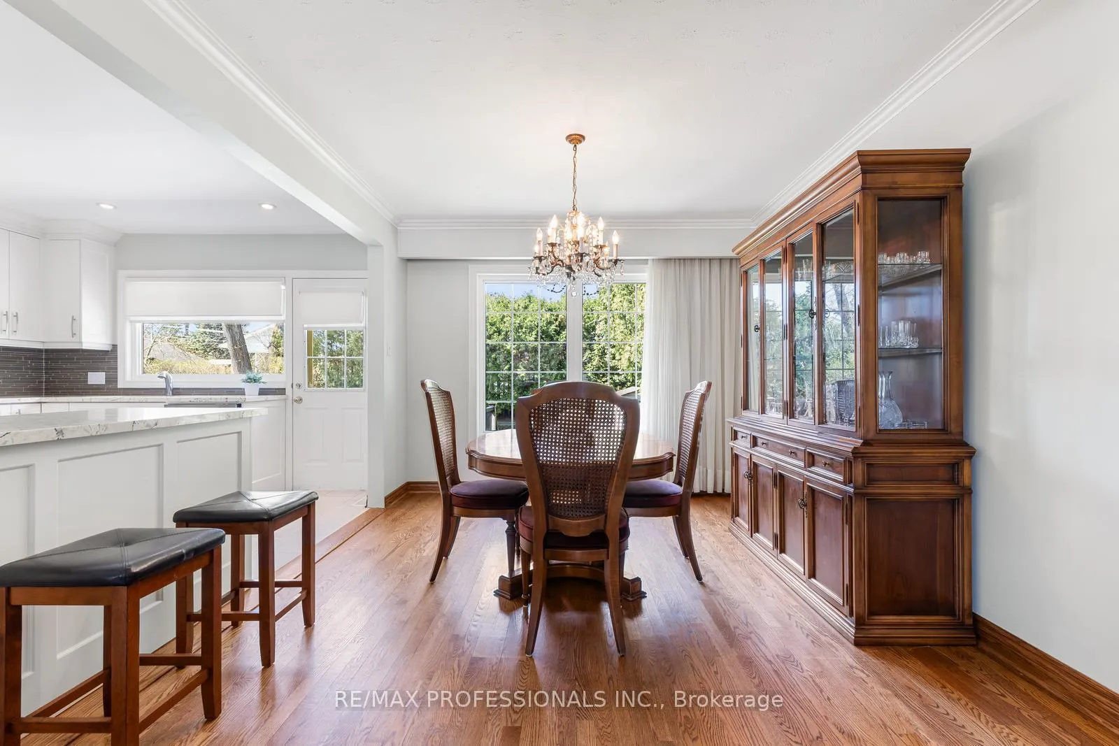 Photo 12 of 162 Lloyd Manor Road, Etobicoke, Princess-Rosethorn — HOMEH