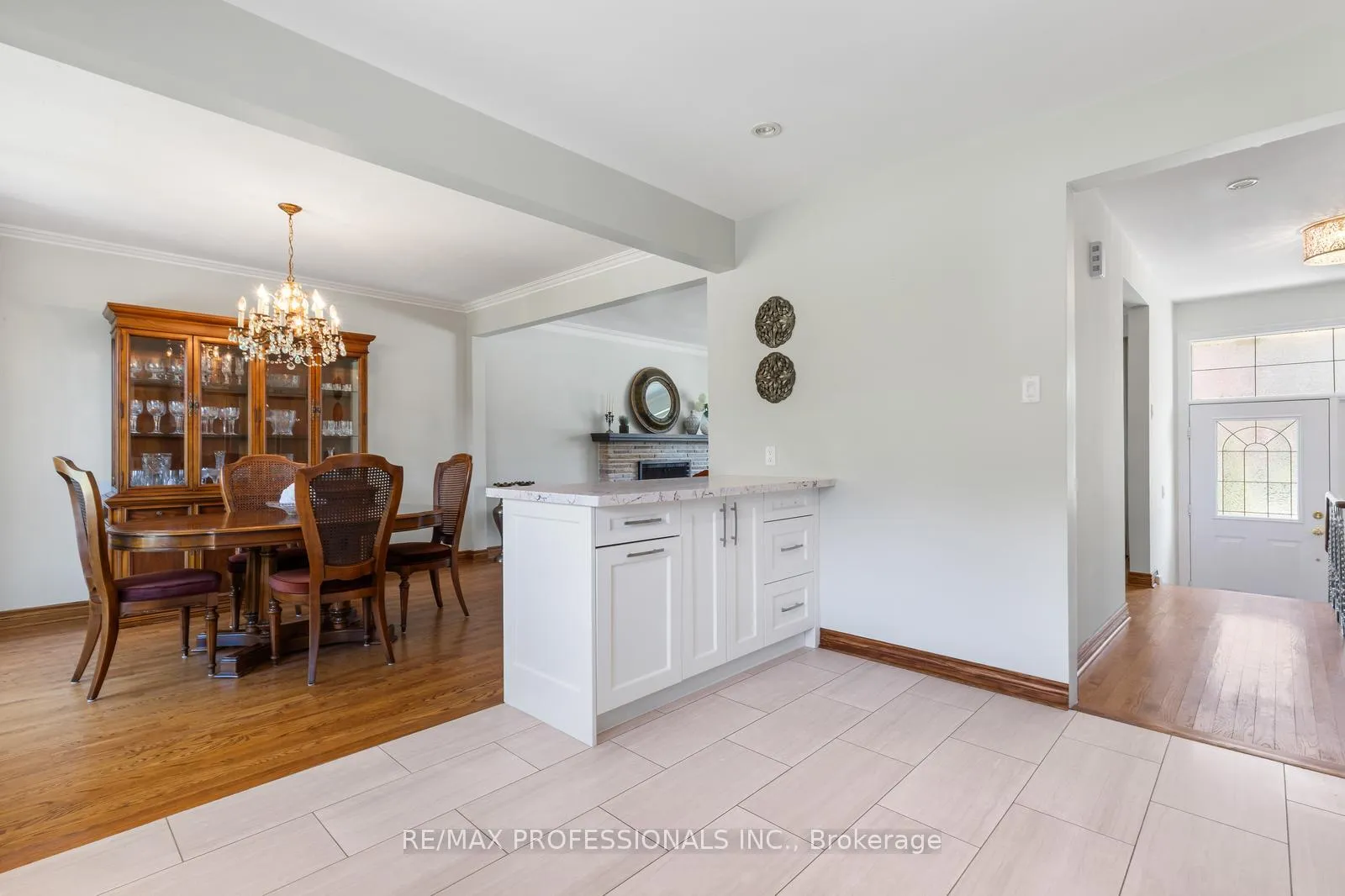 Photo 15 of 162 Lloyd Manor Road, Etobicoke, Princess-Rosethorn — HOMEH