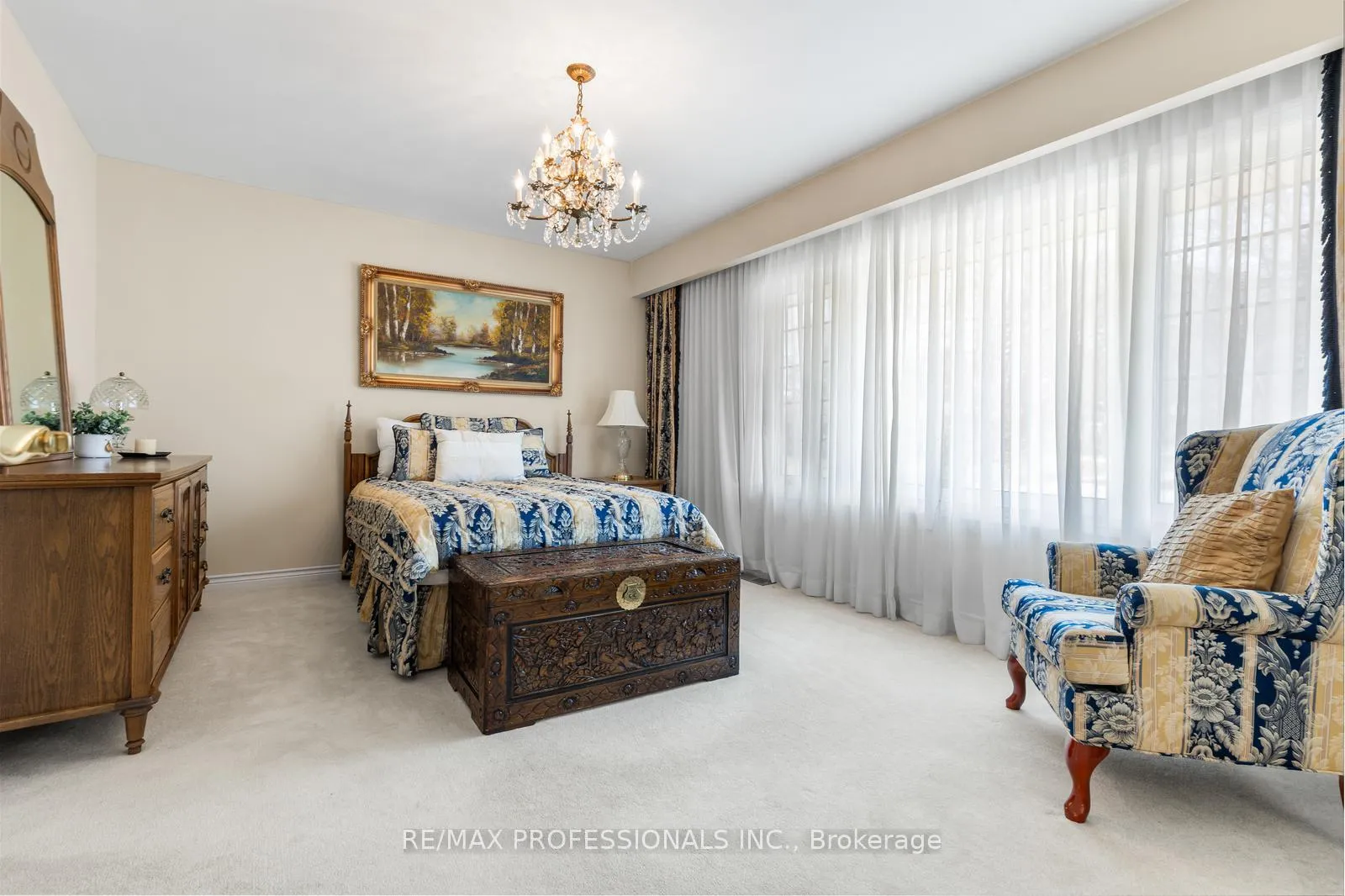 Photo 17 of 162 Lloyd Manor Road, Etobicoke, Princess-Rosethorn — HOMEH