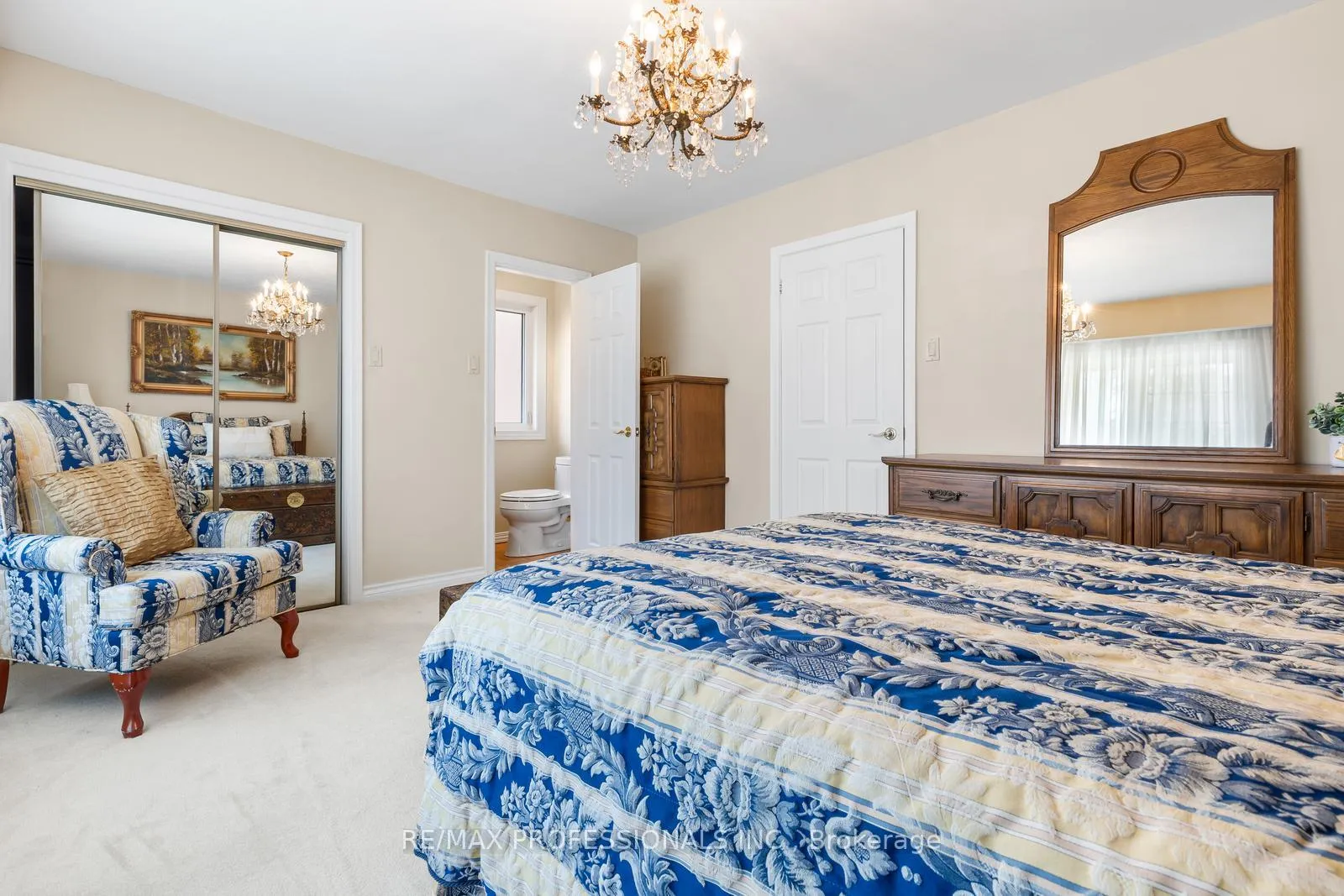 Photo 18 of 162 Lloyd Manor Road, Etobicoke, Princess-Rosethorn — HOMEH