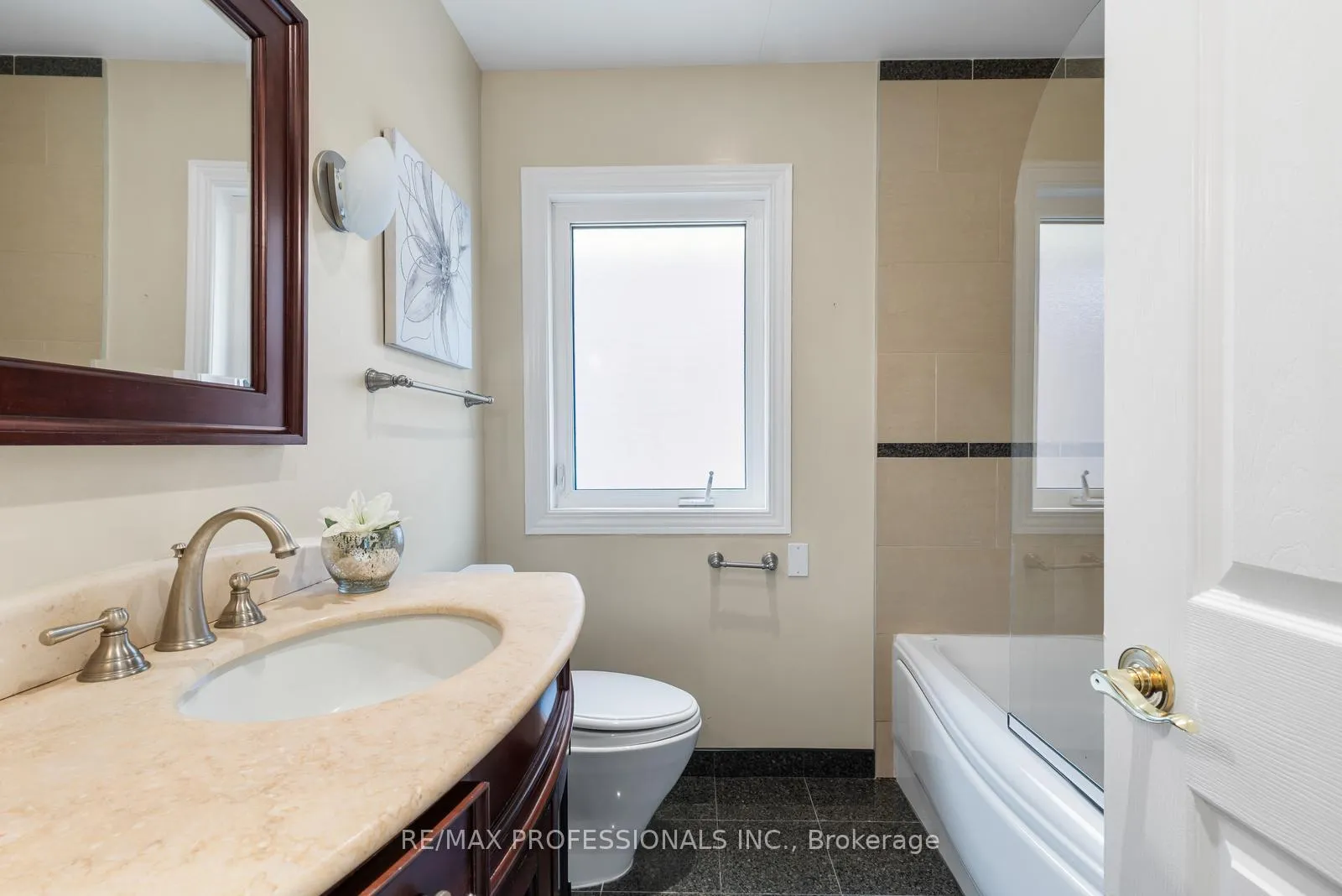 Photo 23 of 162 Lloyd Manor Road, Etobicoke, Princess-Rosethorn — HOMEH
