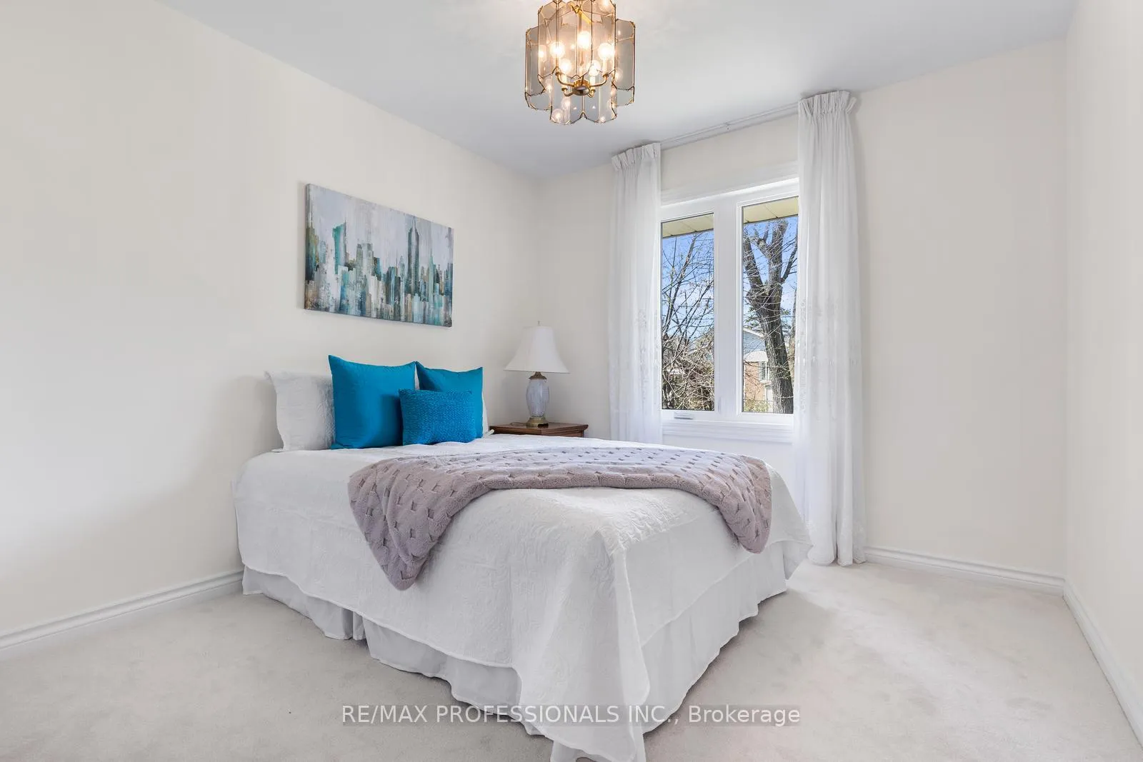 Photo 25 of 162 Lloyd Manor Road, Etobicoke, Princess-Rosethorn — HOMEH