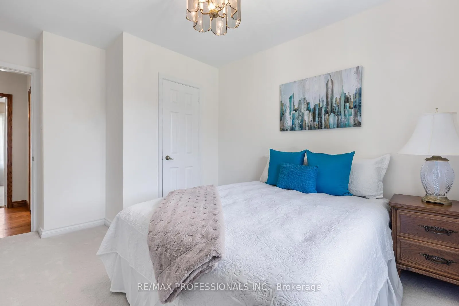 Photo 26 of 162 Lloyd Manor Road, Etobicoke, Princess-Rosethorn — HOMEH