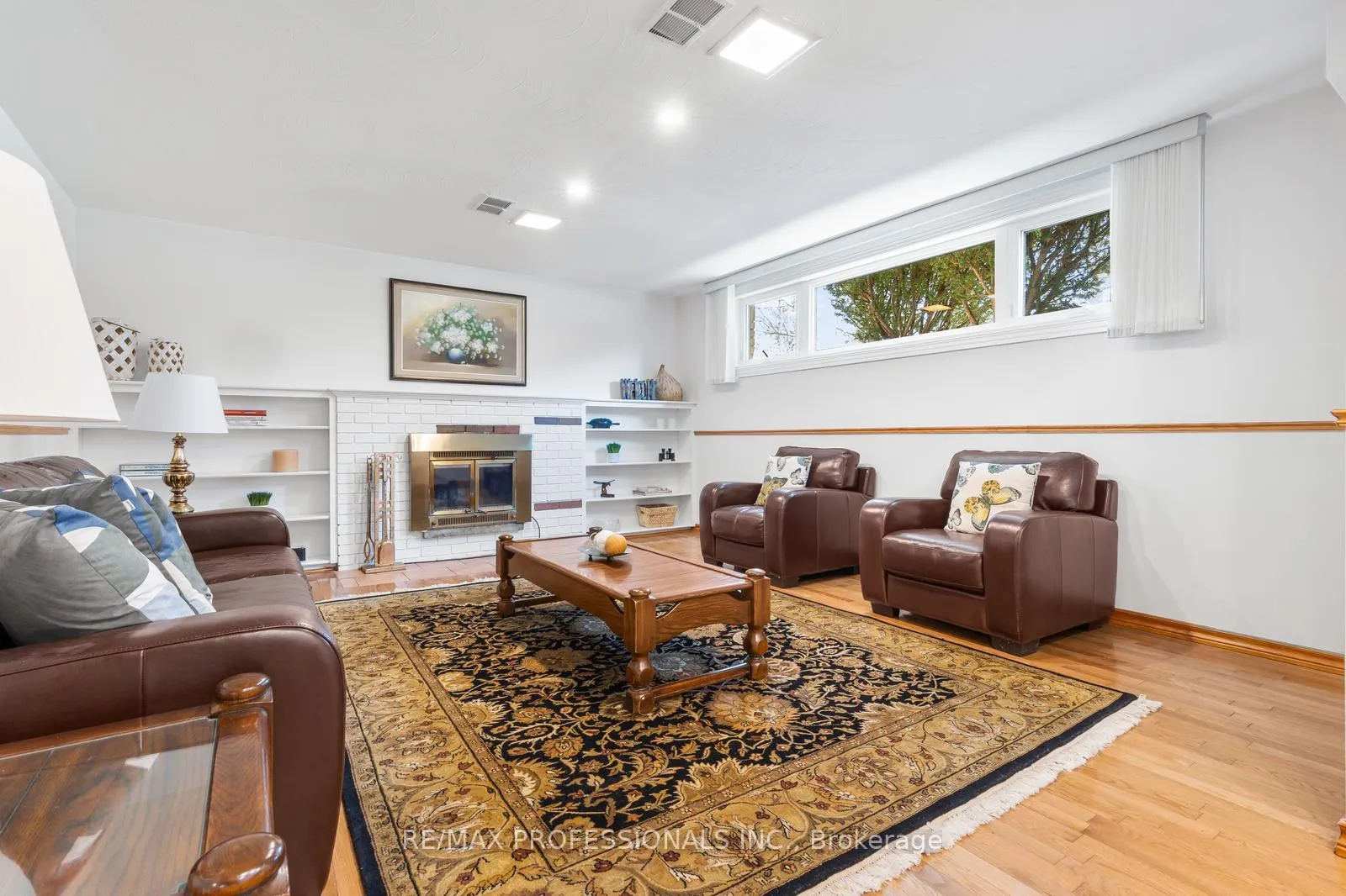 Photo 27 of 162 Lloyd Manor Road, Etobicoke, Princess-Rosethorn — HOMEH