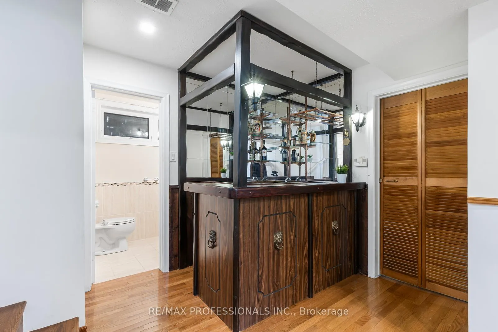 Photo 30 of 162 Lloyd Manor Road, Etobicoke, Princess-Rosethorn — HOMEH