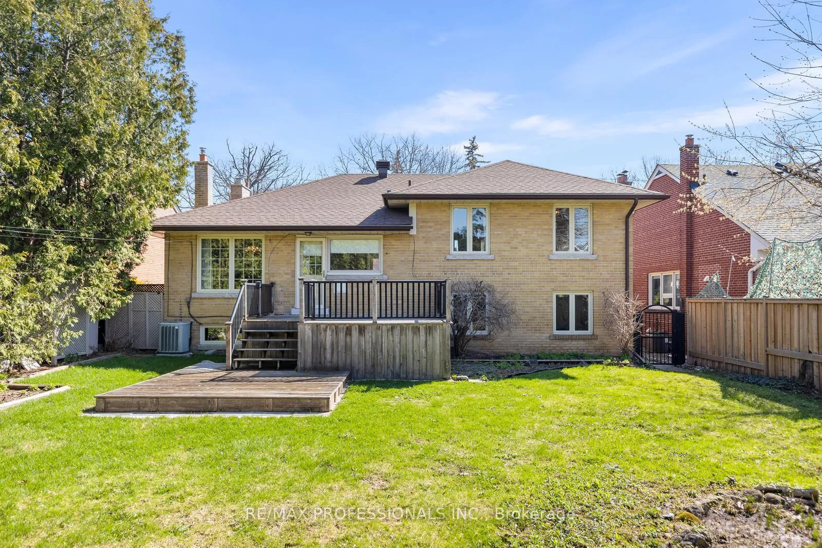 Photo 37 of 162 Lloyd Manor Road, Etobicoke, Princess-Rosethorn — HOMEH