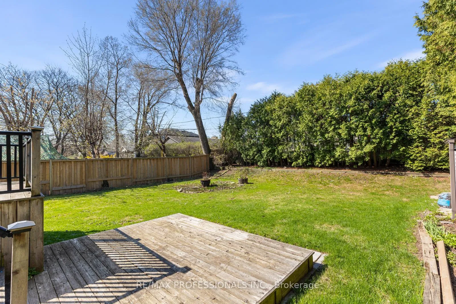Photo 38 of 162 Lloyd Manor Road, Etobicoke, Princess-Rosethorn — HOMEH
