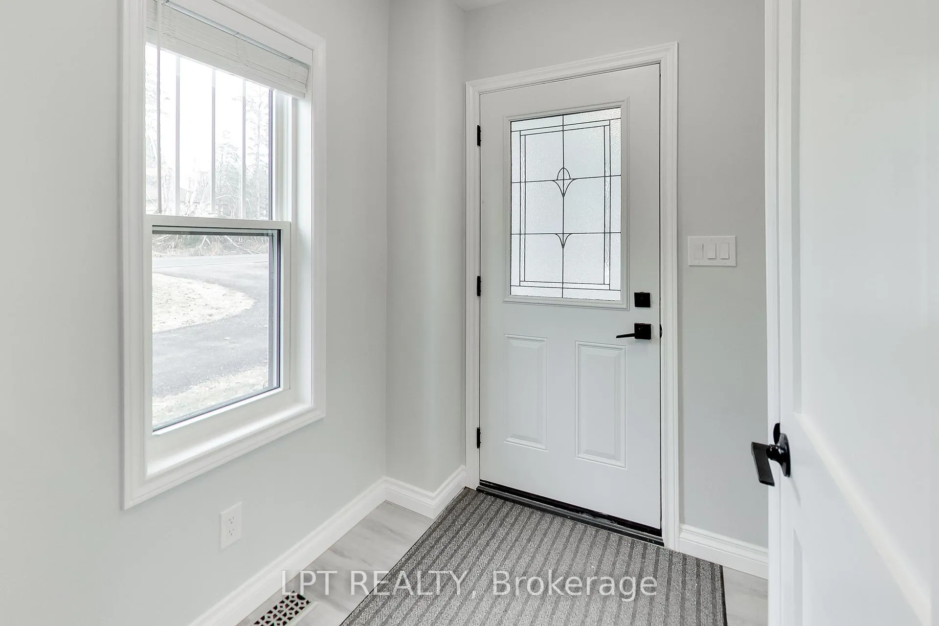 Photo 2 of 33 Ridge Road W, Oro-Medonte, Rural Oro-Medonte — HOMEH