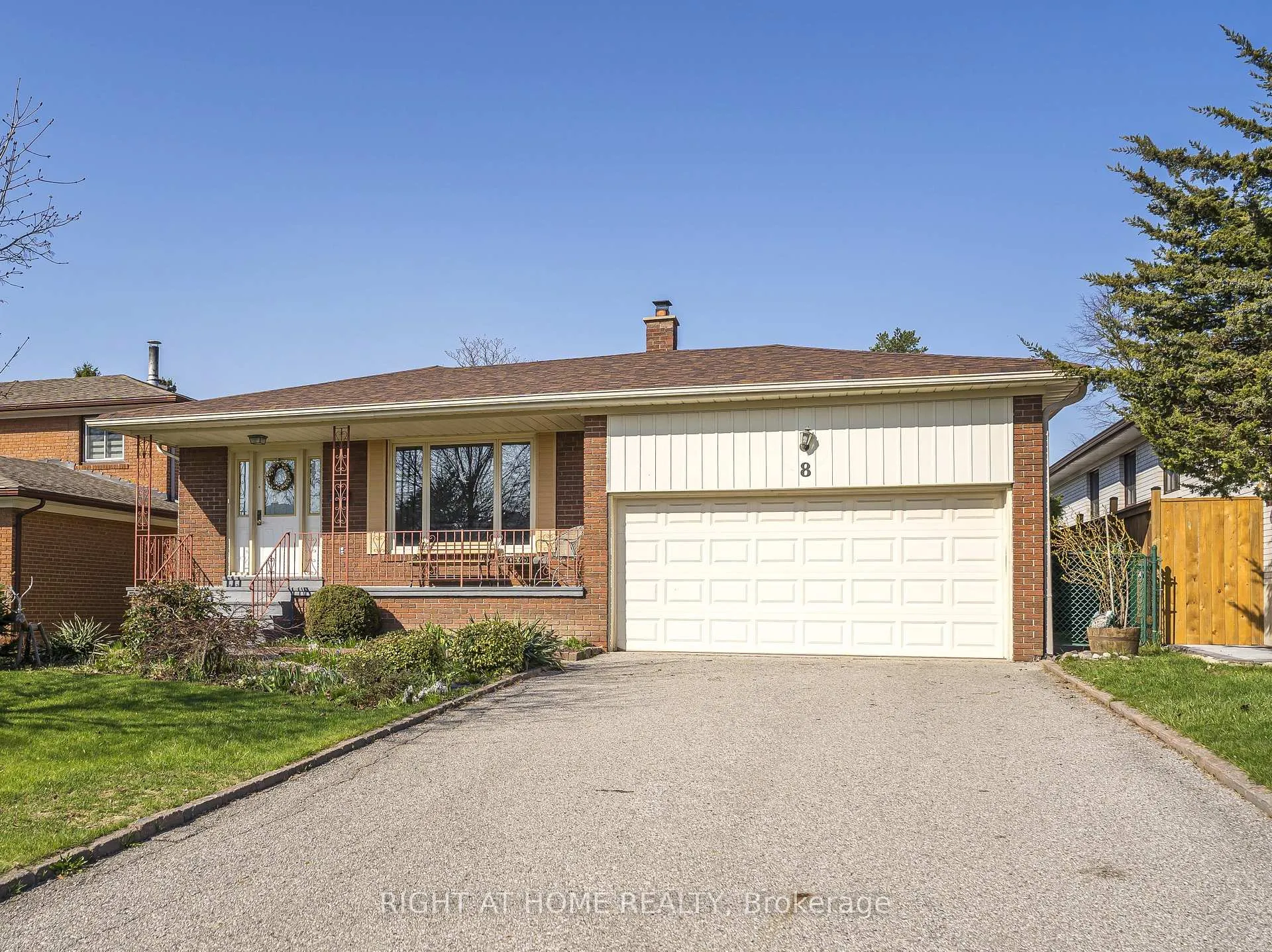 Photo 1 of 8 Mira Road, Markham, Thornhill — HOMEH