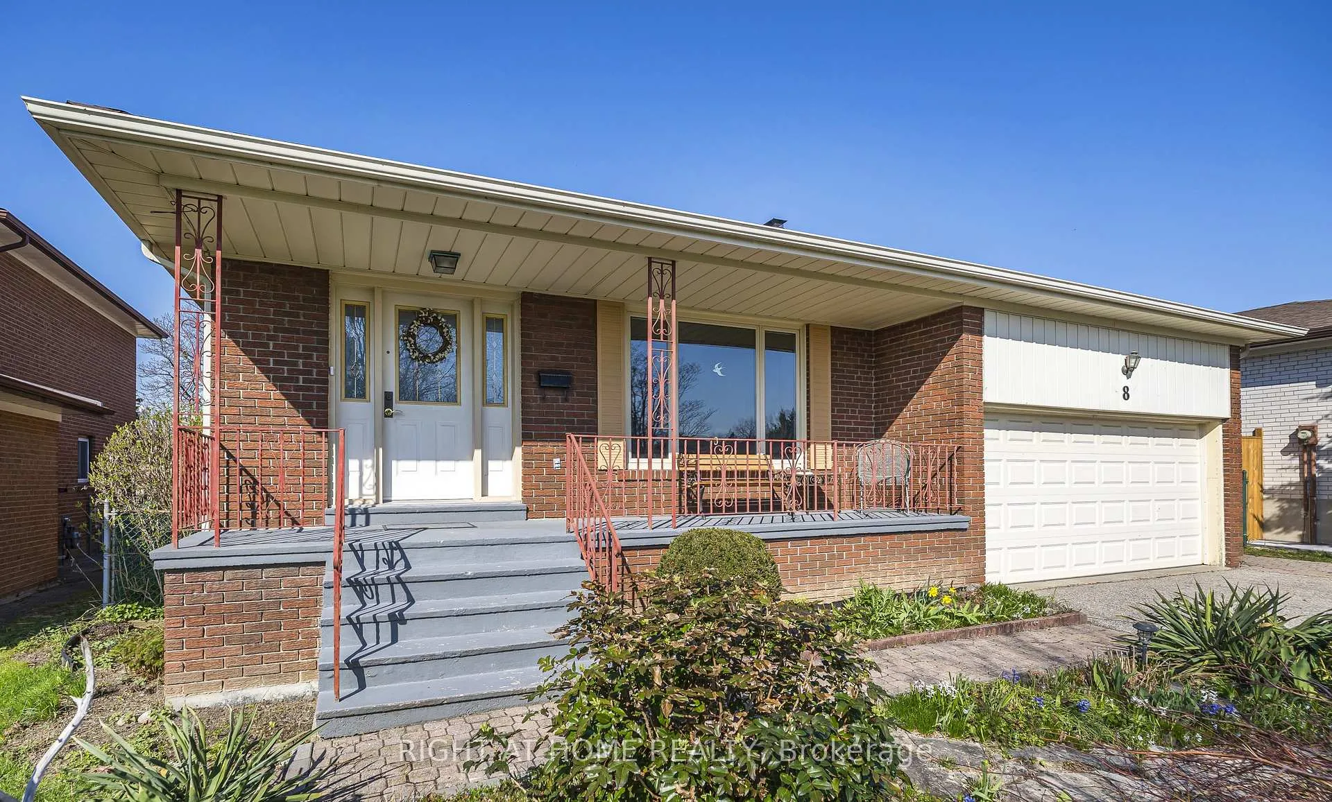Photo 3 of 8 Mira Road, Markham, Thornhill — HOMEH