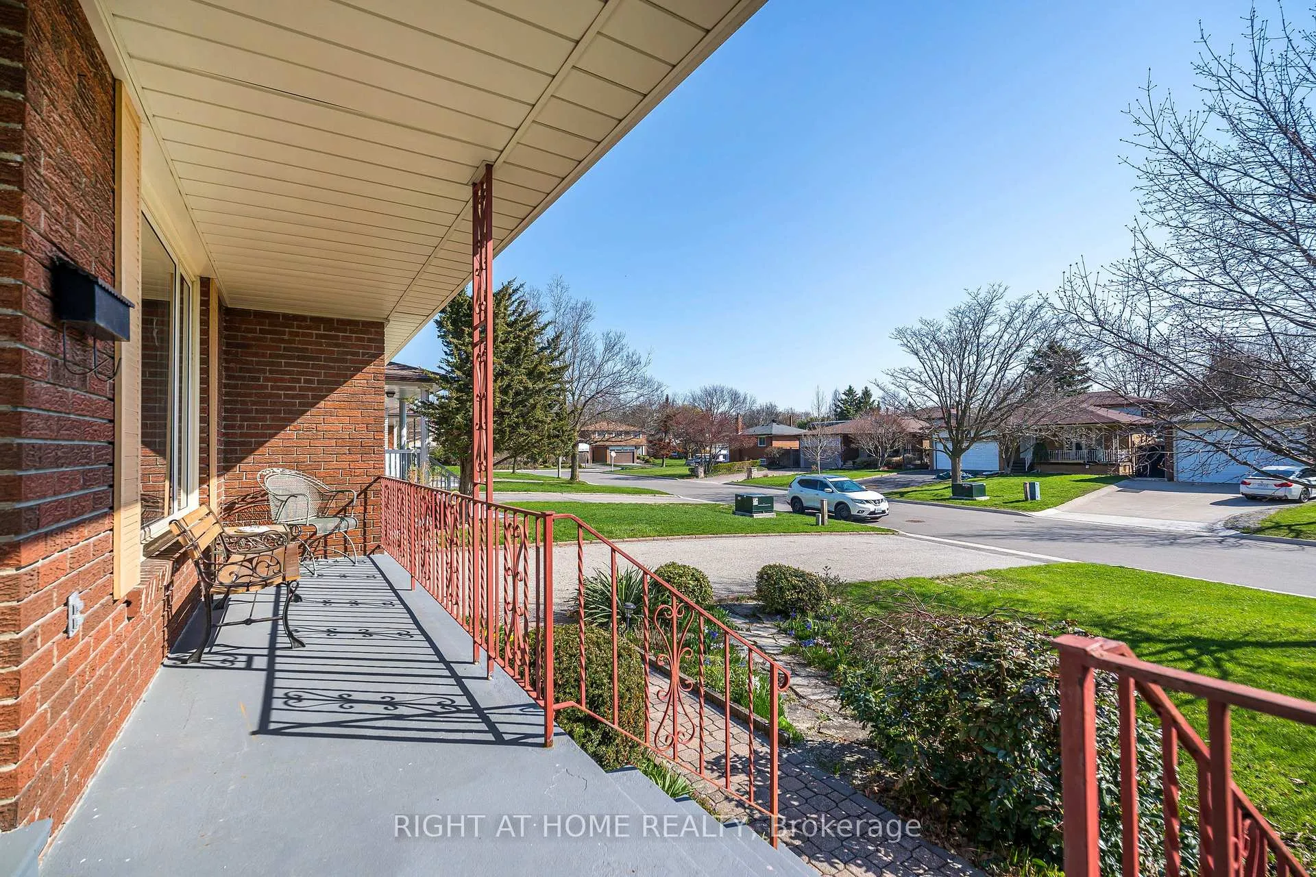 Photo 4 of 8 Mira Road, Markham, Thornhill — HOMEH