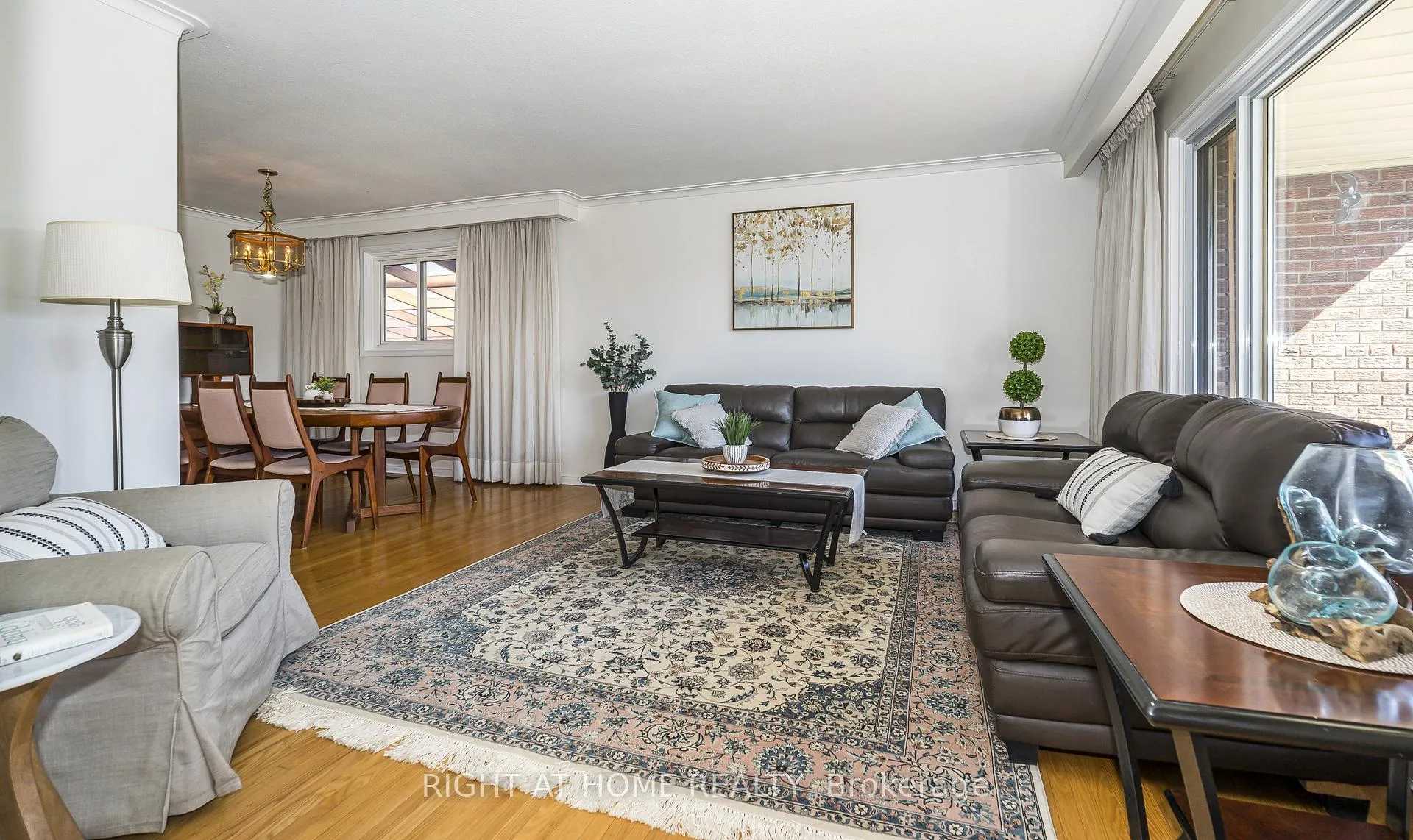 Photo 13 of 8 Mira Road, Markham, Thornhill — HOMEH