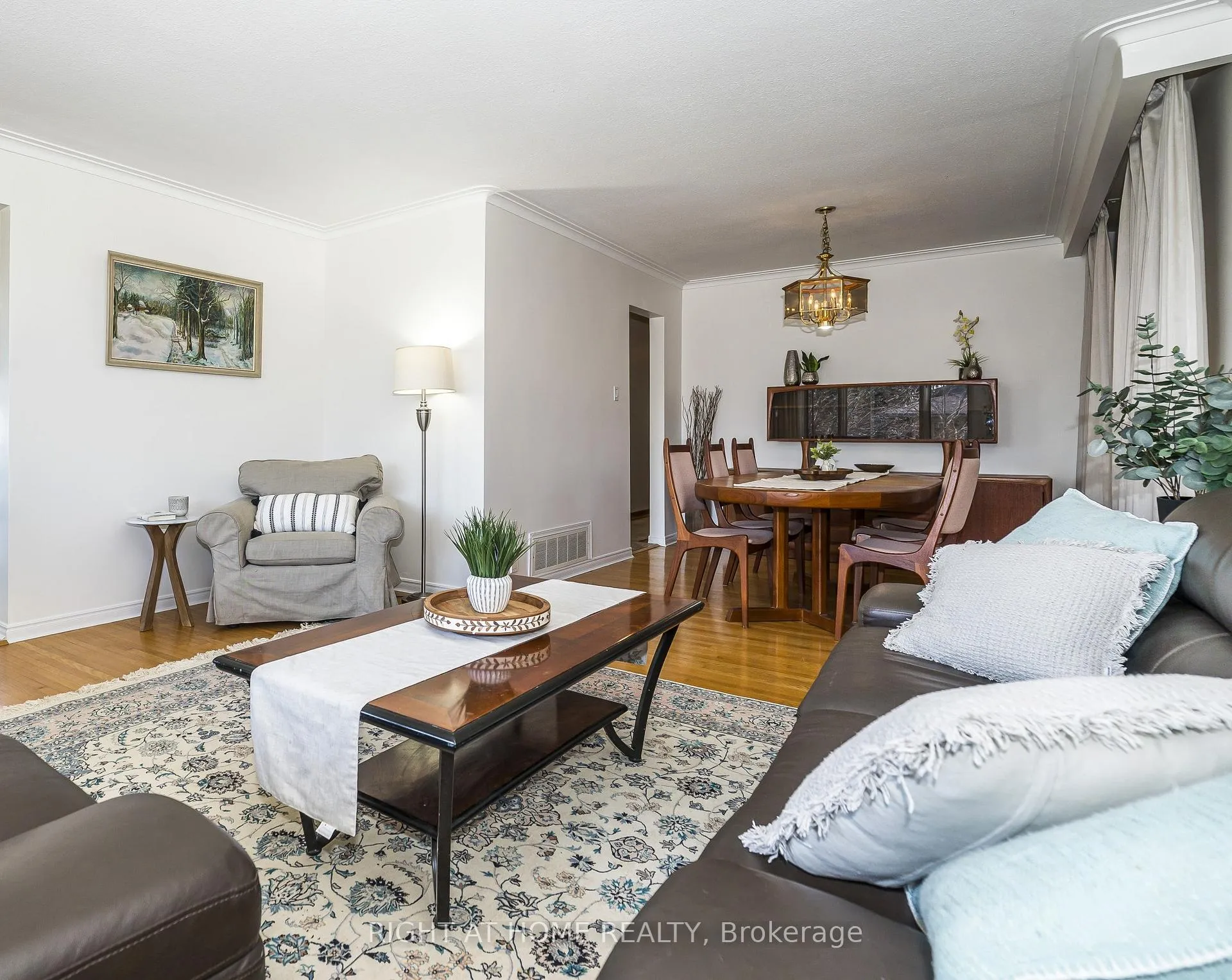 Photo 14 of 8 Mira Road, Markham, Thornhill — HOMEH