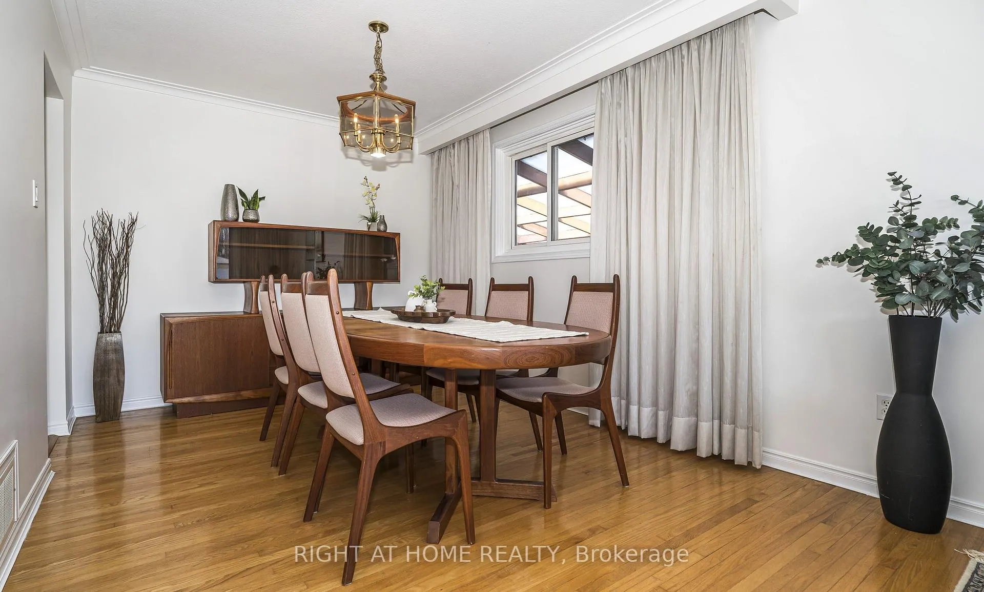 Photo 15 of 8 Mira Road, Markham, Thornhill — HOMEH