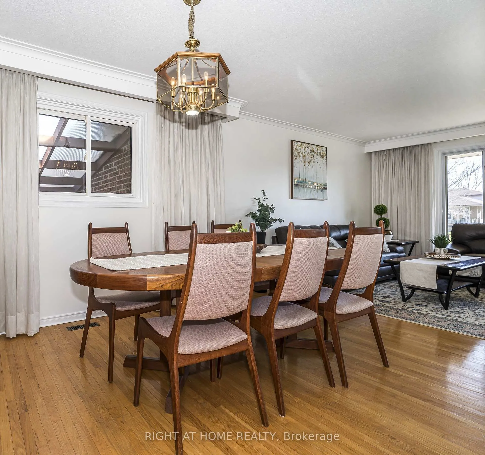 Photo 16 of 8 Mira Road, Markham, Thornhill — HOMEH
