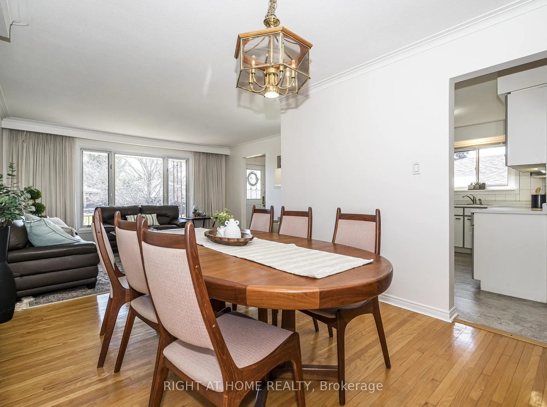 Photo 17 of 8 Mira Road, Markham, Thornhill — HOMEH