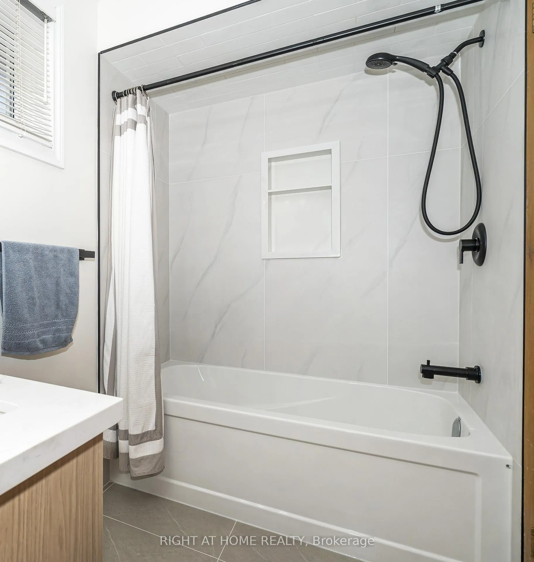 Photo 21 of 8 Mira Road, Markham, Thornhill — HOMEH