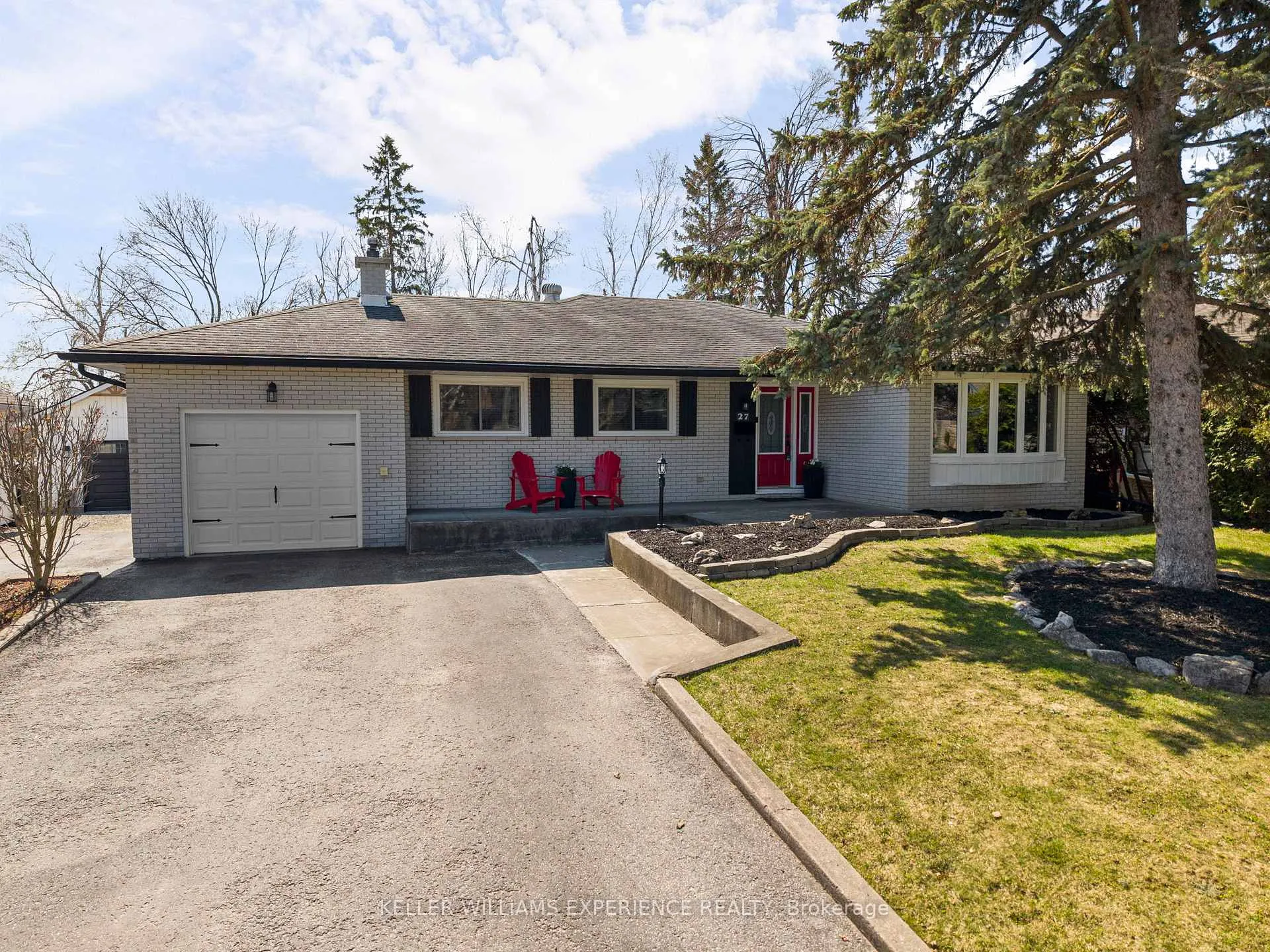 Front of 27 Ottaway Avenue