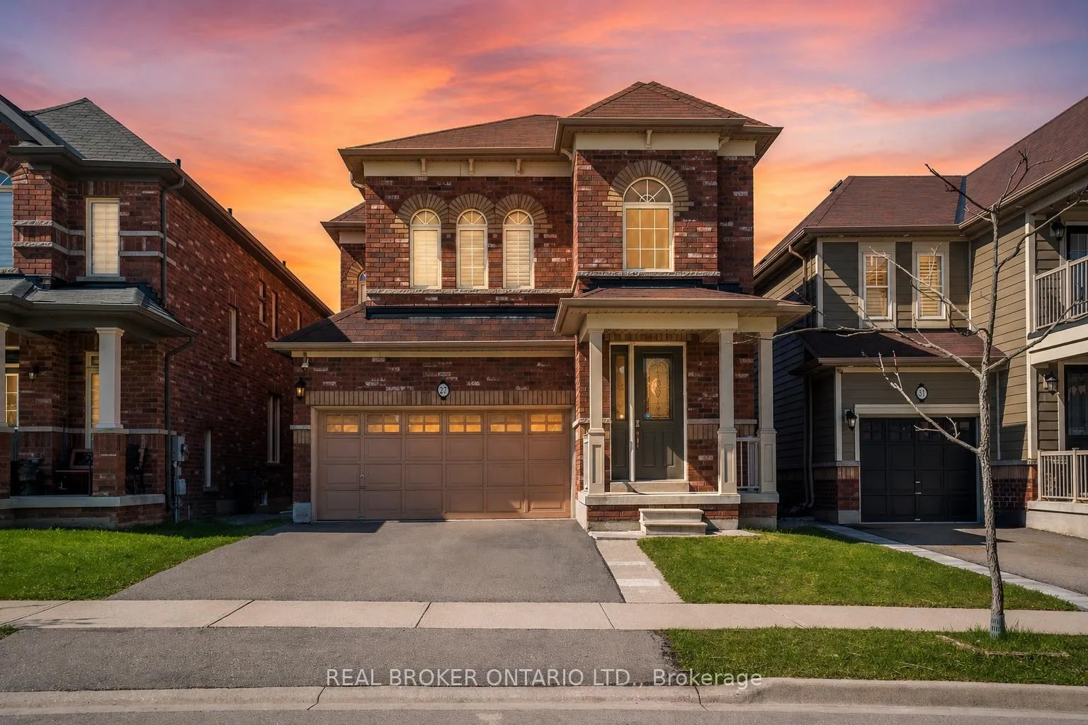 Photo 2 of 27 Fingland Crescent, Hamilton, Waterdown — HOMEH