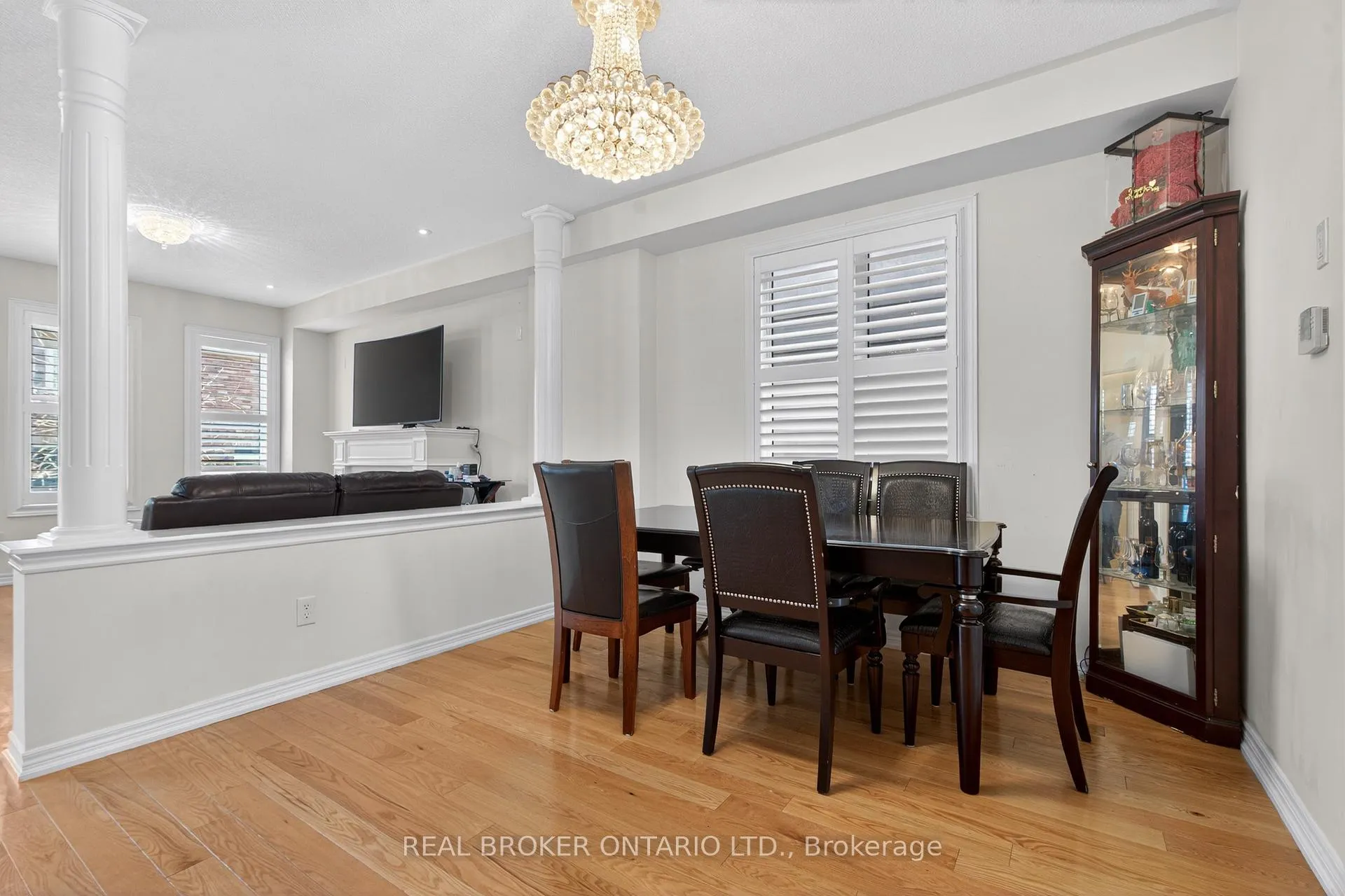 Photo 5 of 27 Fingland Crescent, Hamilton, Waterdown — HOMEH