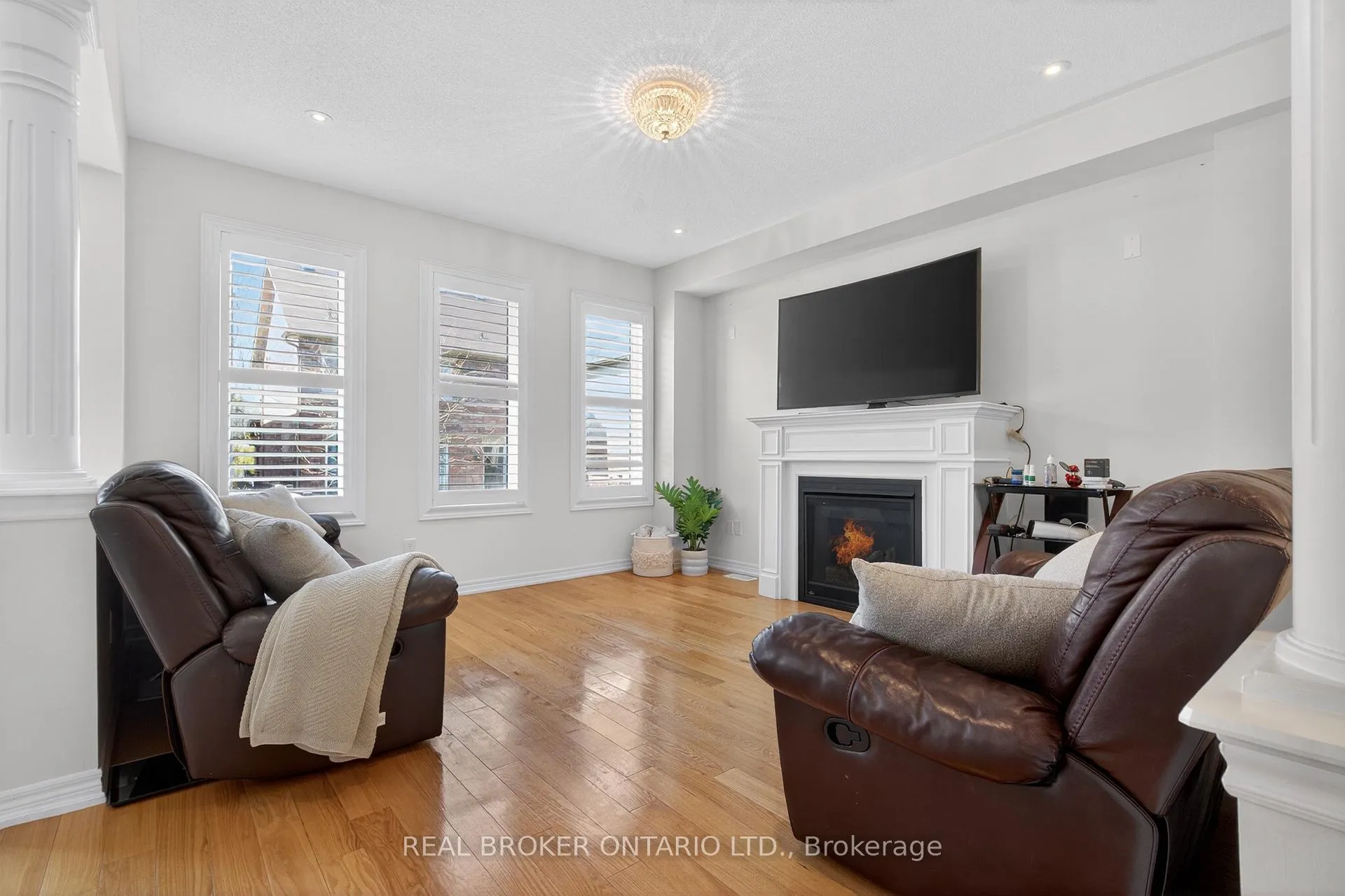 Photo 6 of 27 Fingland Crescent, Hamilton, Waterdown — HOMEH