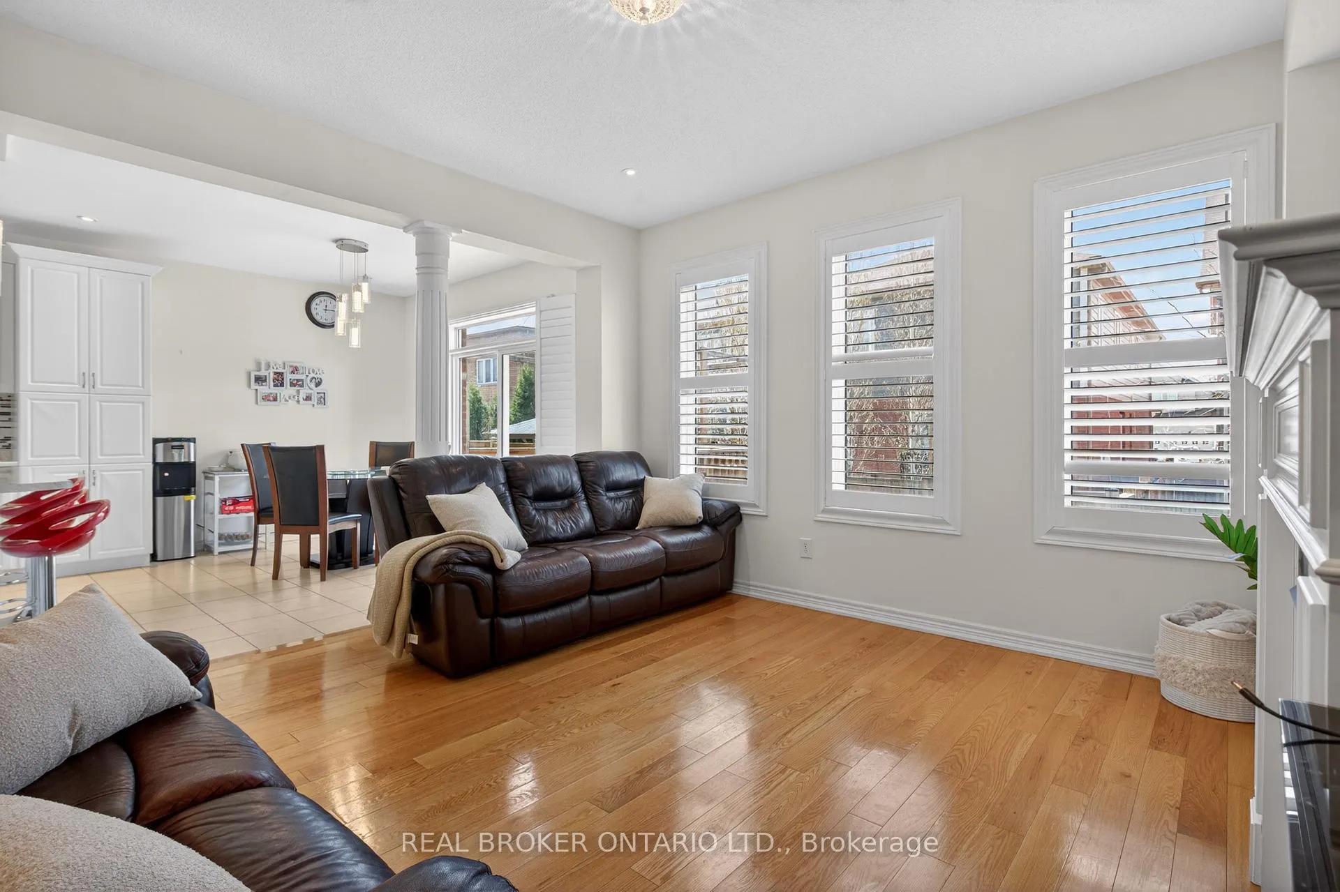 Photo 8 of 27 Fingland Crescent, Hamilton, Waterdown — HOMEH
