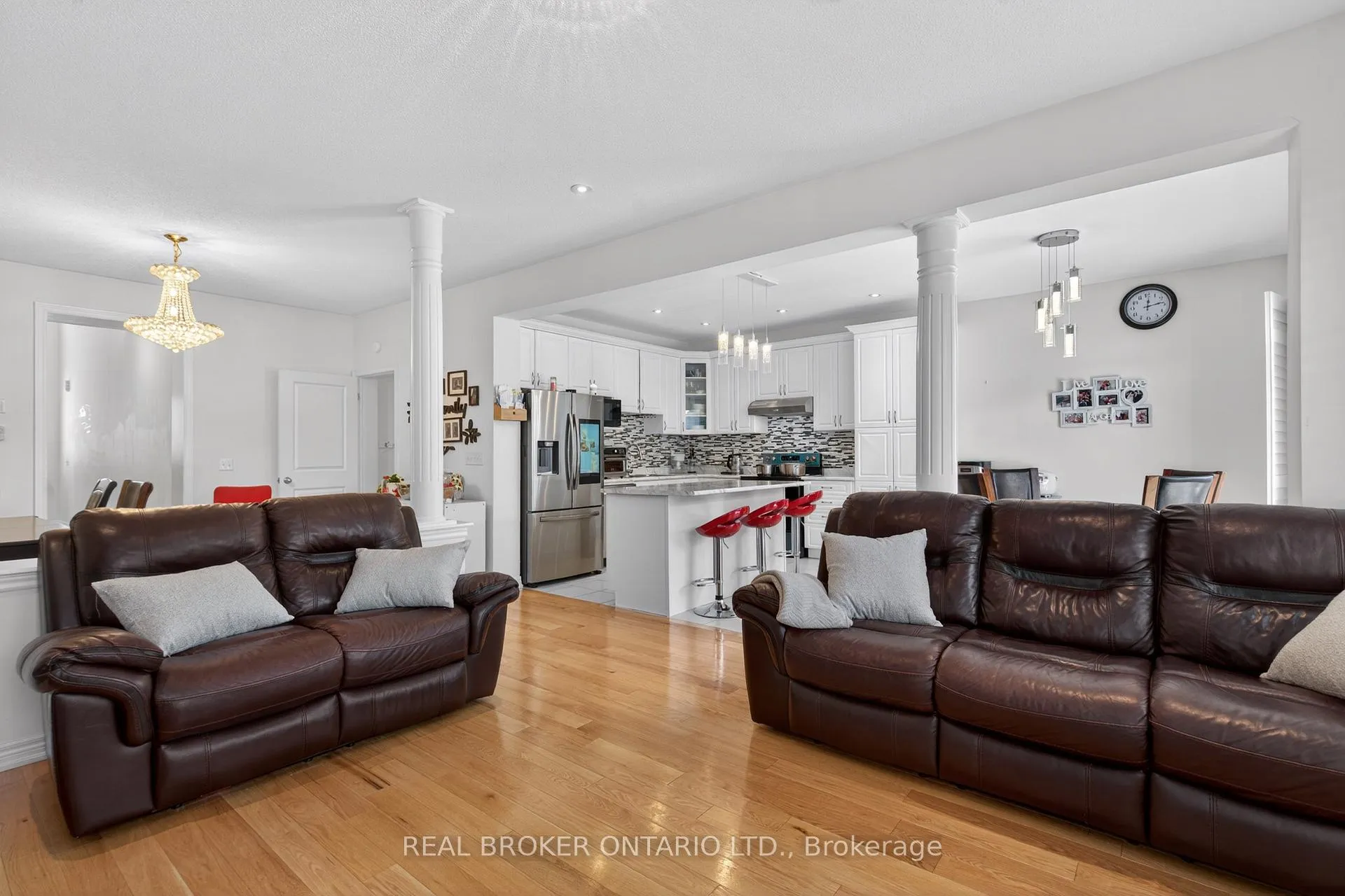 Photo 10 of 27 Fingland Crescent, Hamilton, Waterdown — HOMEH