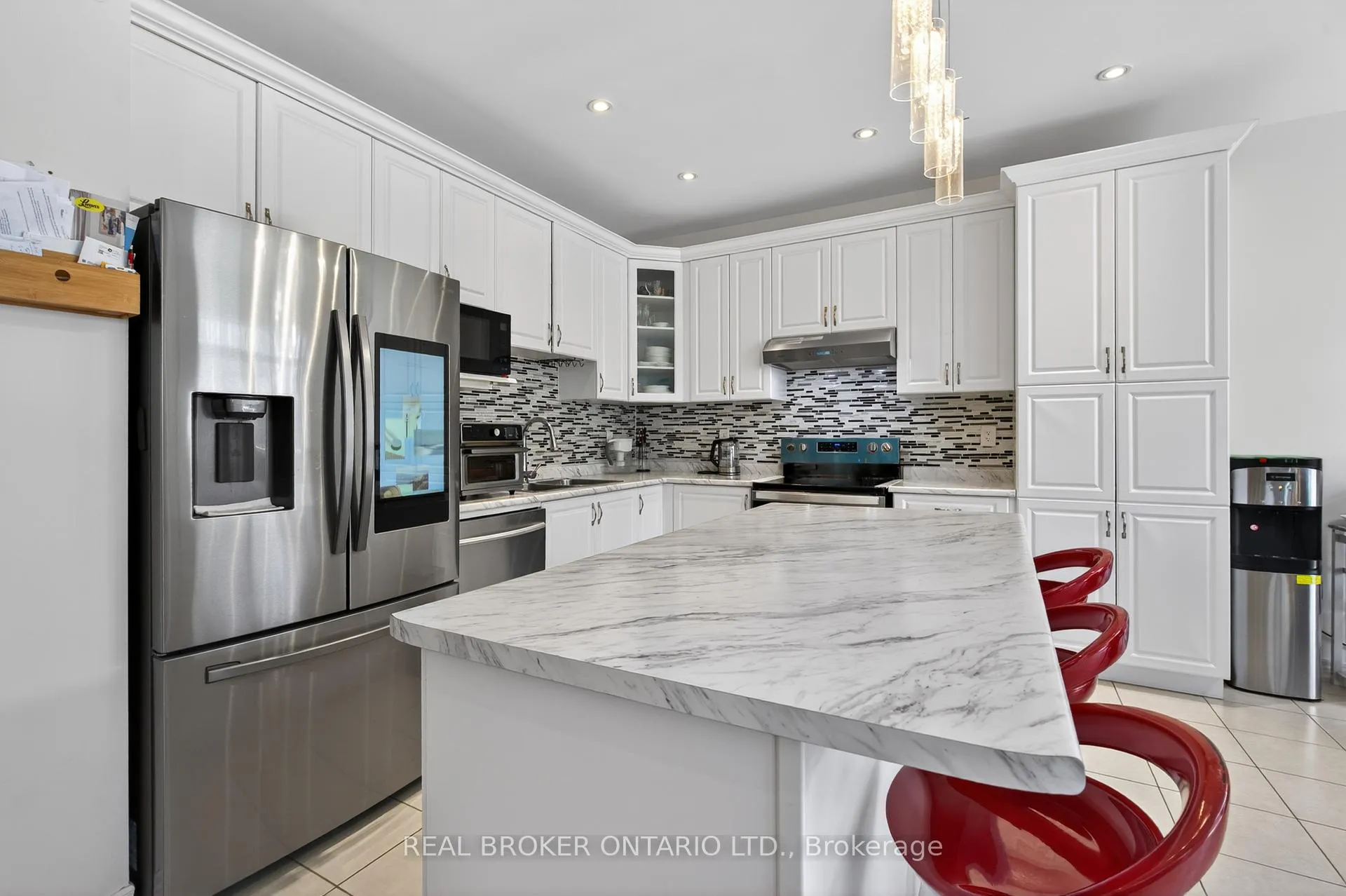 Photo 11 of 27 Fingland Crescent, Hamilton, Waterdown — HOMEH